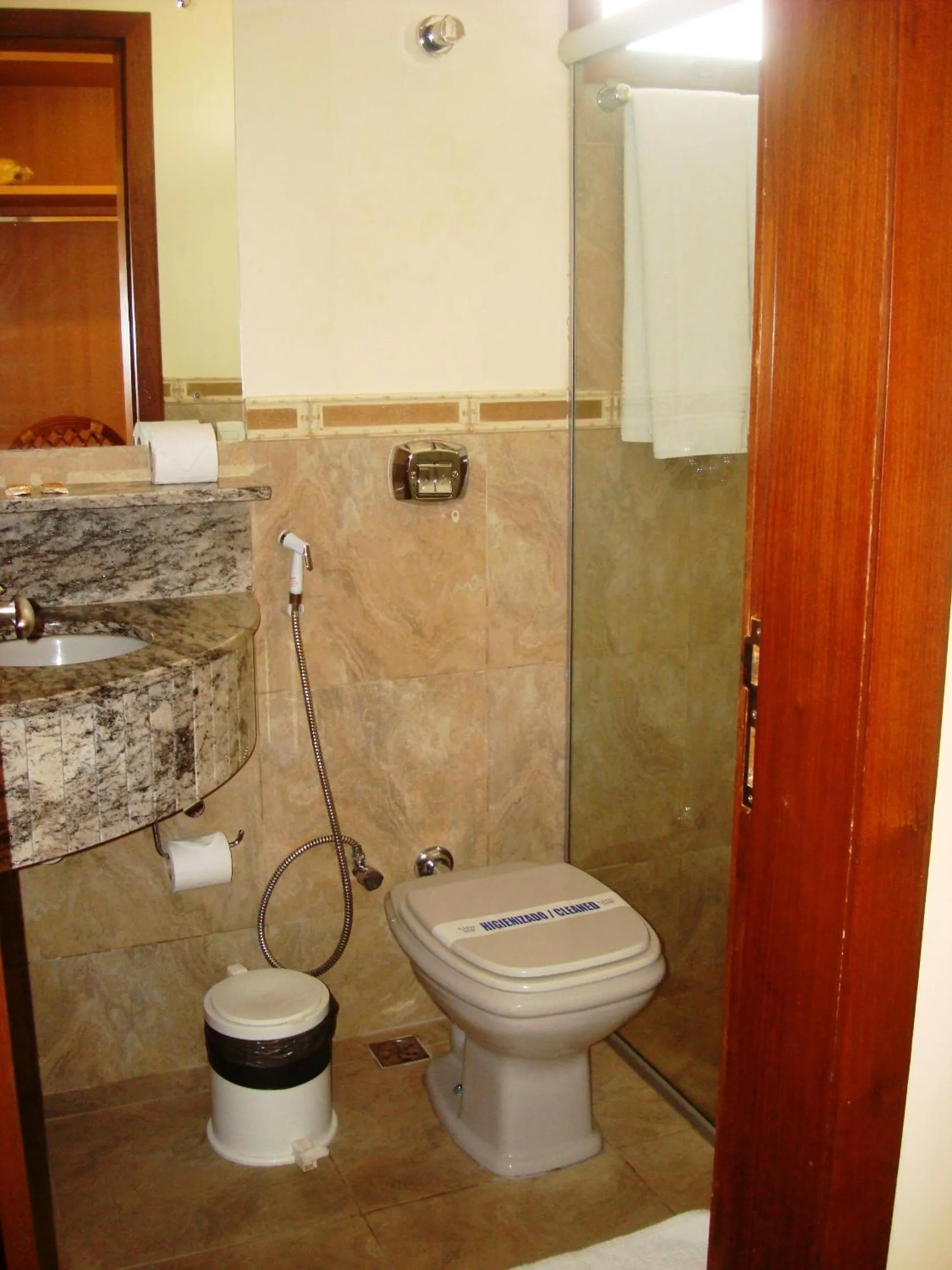 Bathroom in Natal Dunnas Hotel