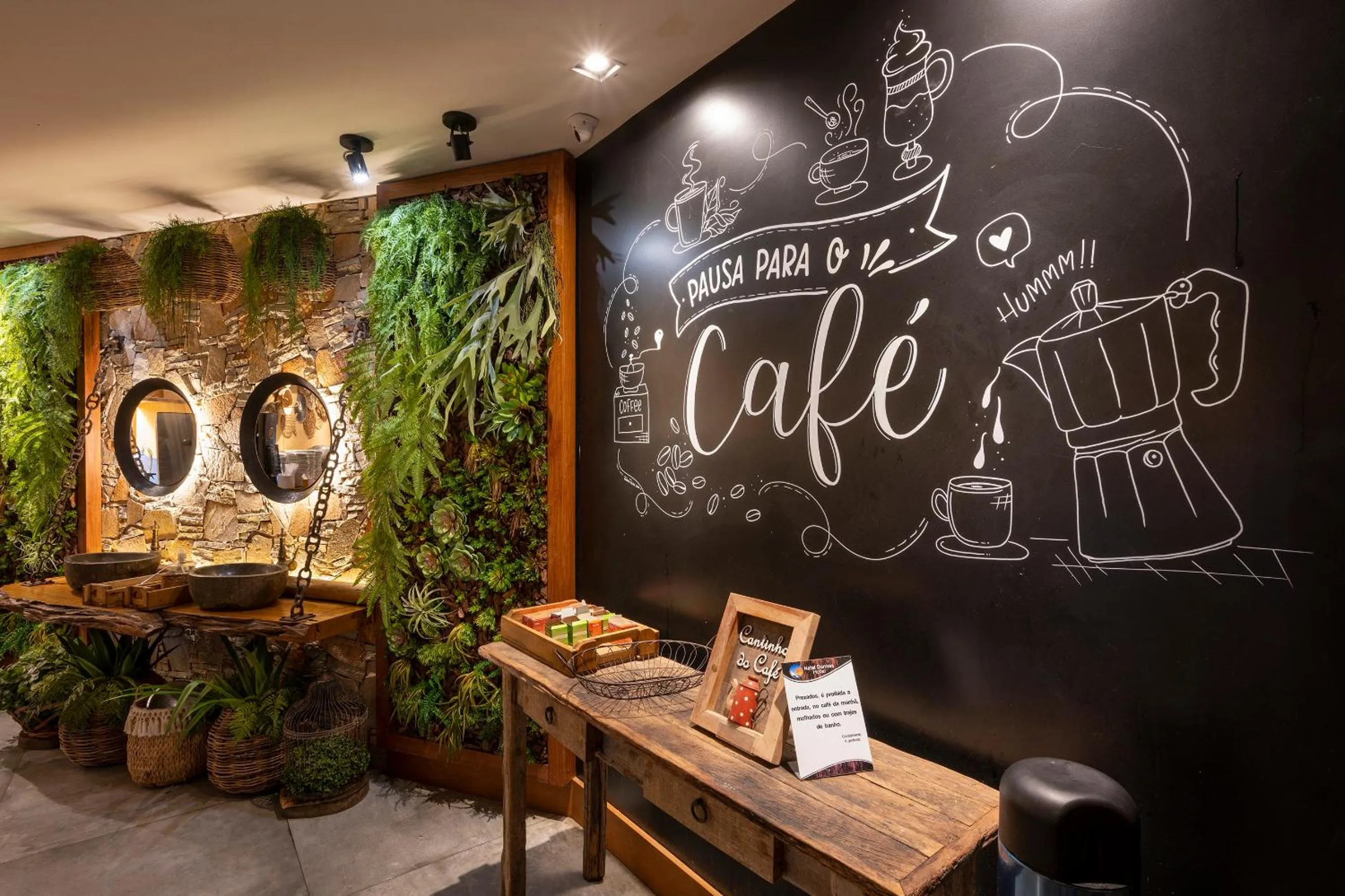 Restaurant/places to eat in Natal Dunnas Hotel