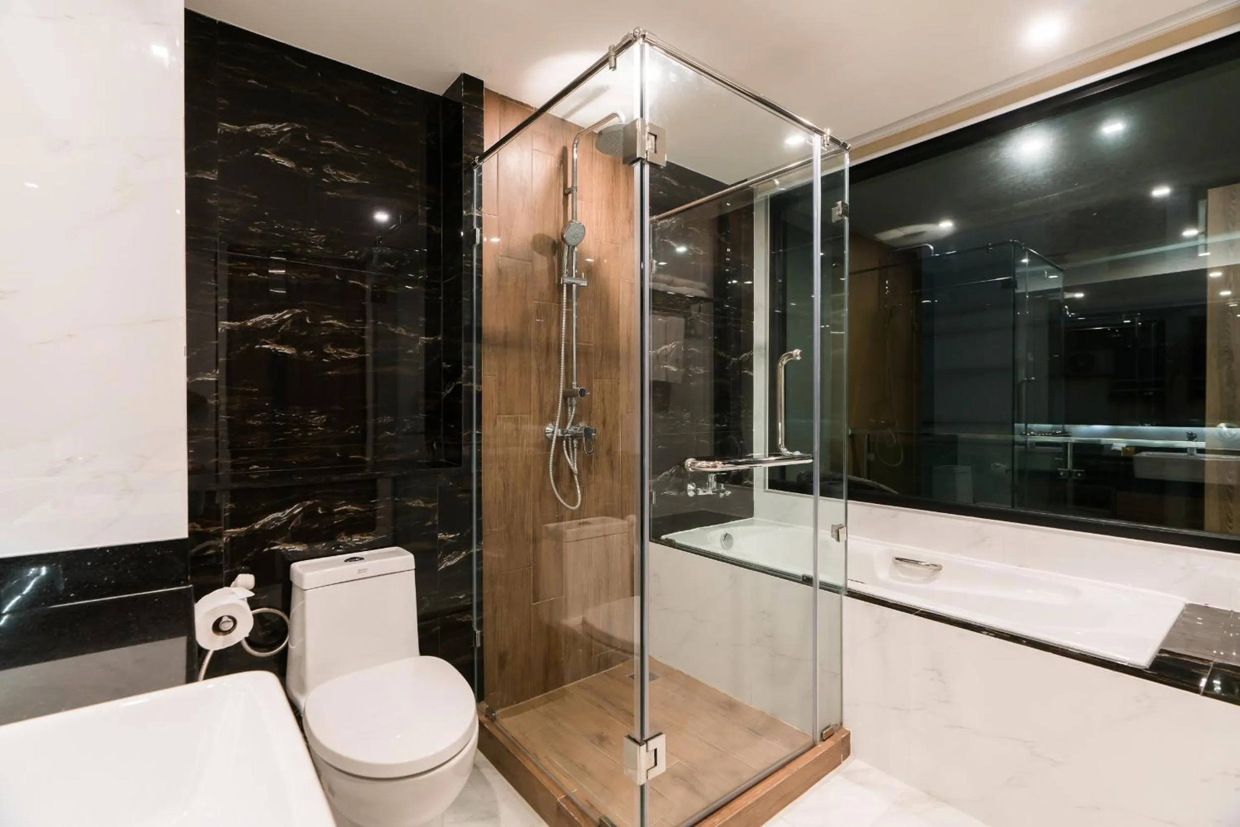 Shower in Acqua Hotel