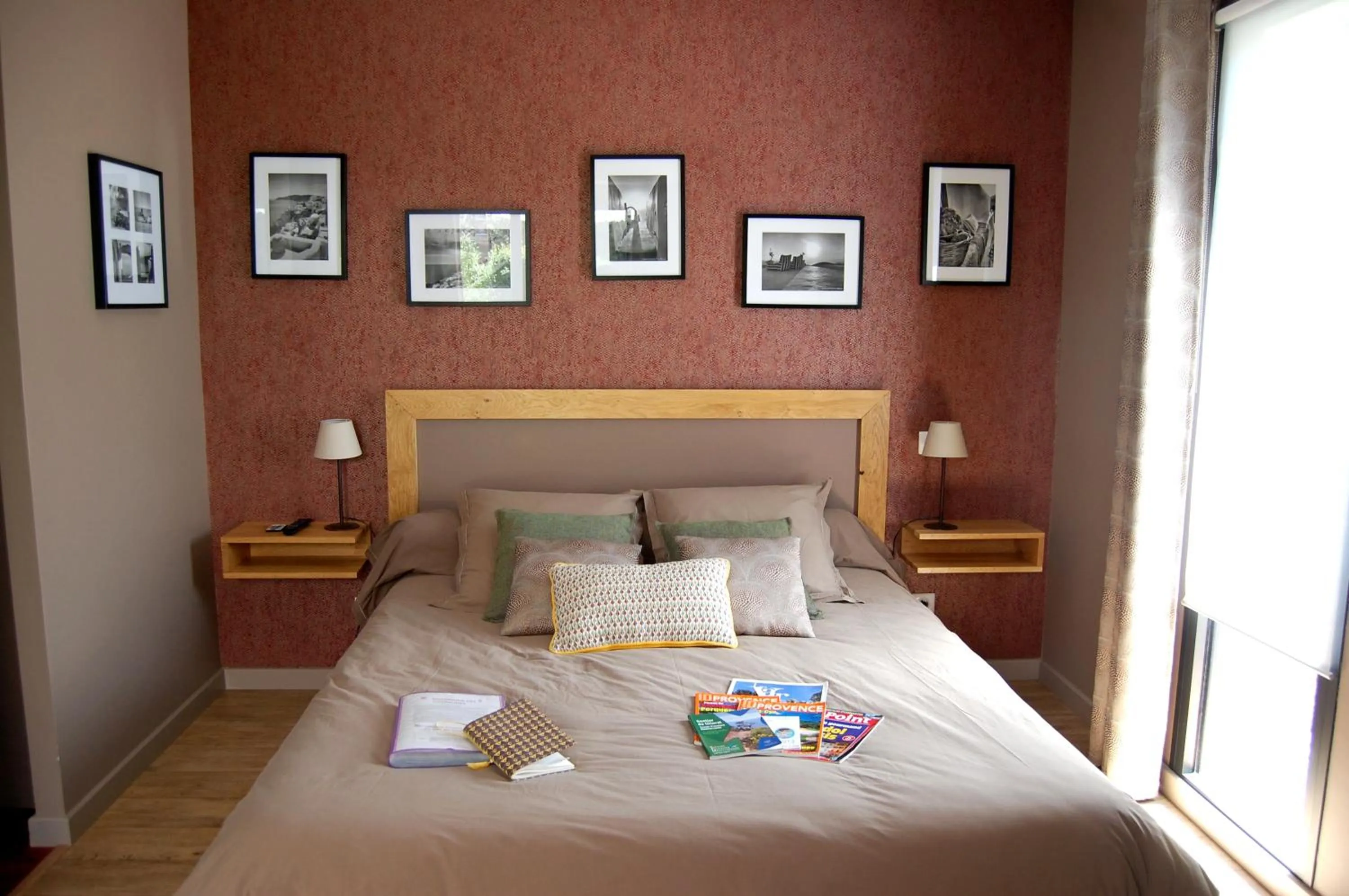 Photo of the whole room, Bed in Le Clos des Barelles