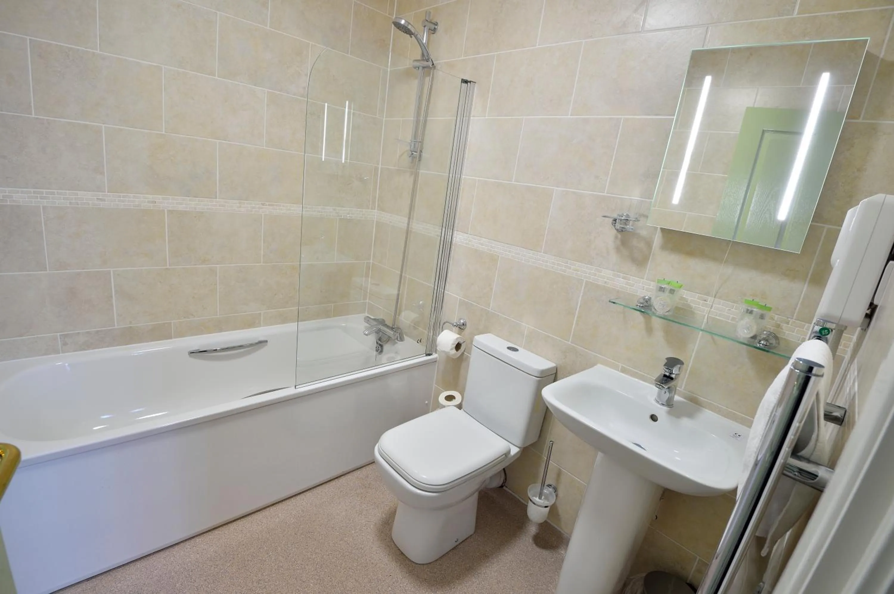 Photo of the whole room in The Royal Victoria and Bull Hotel