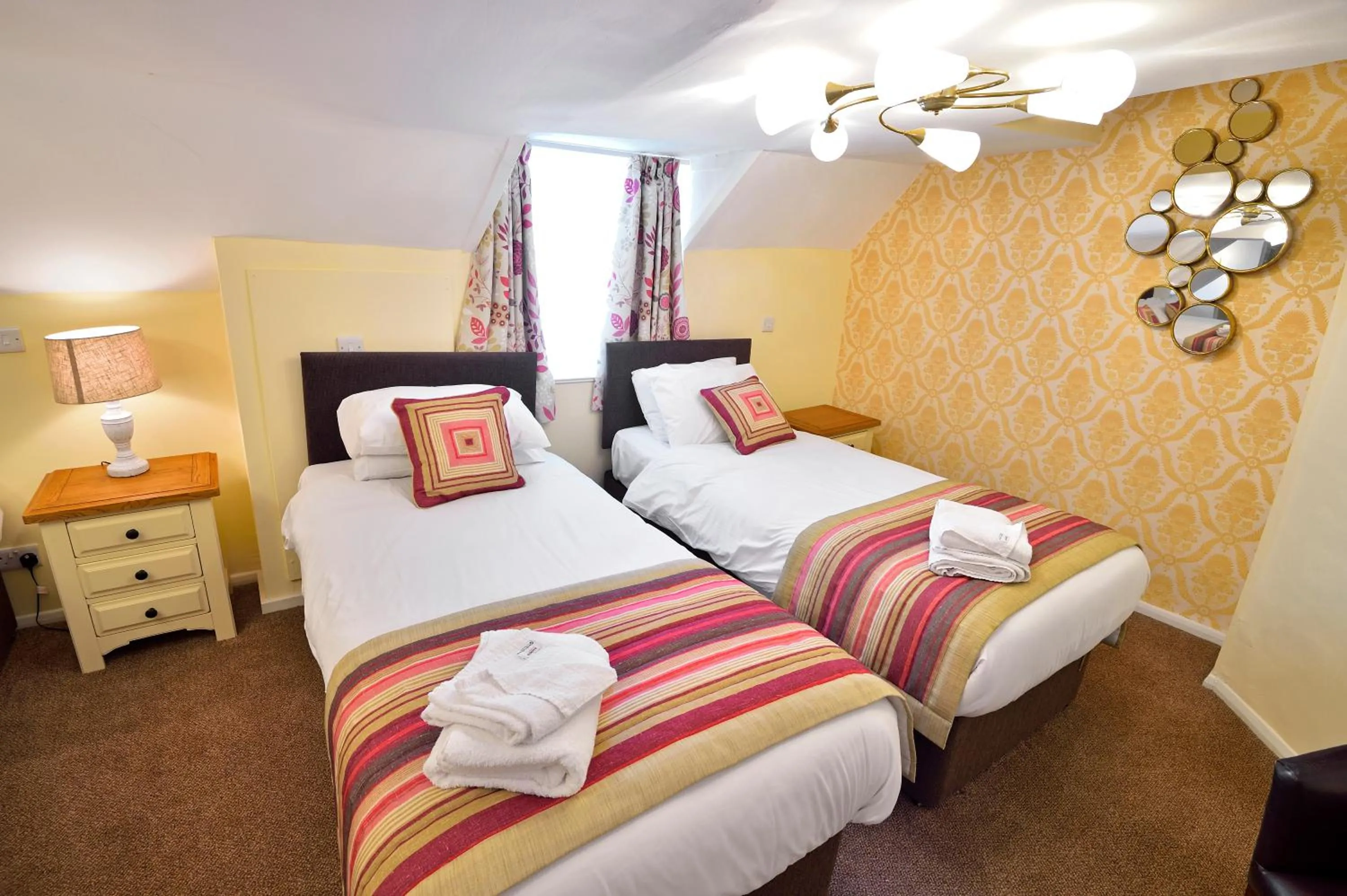 Photo of the whole room, Bed in The Royal Victoria and Bull Hotel