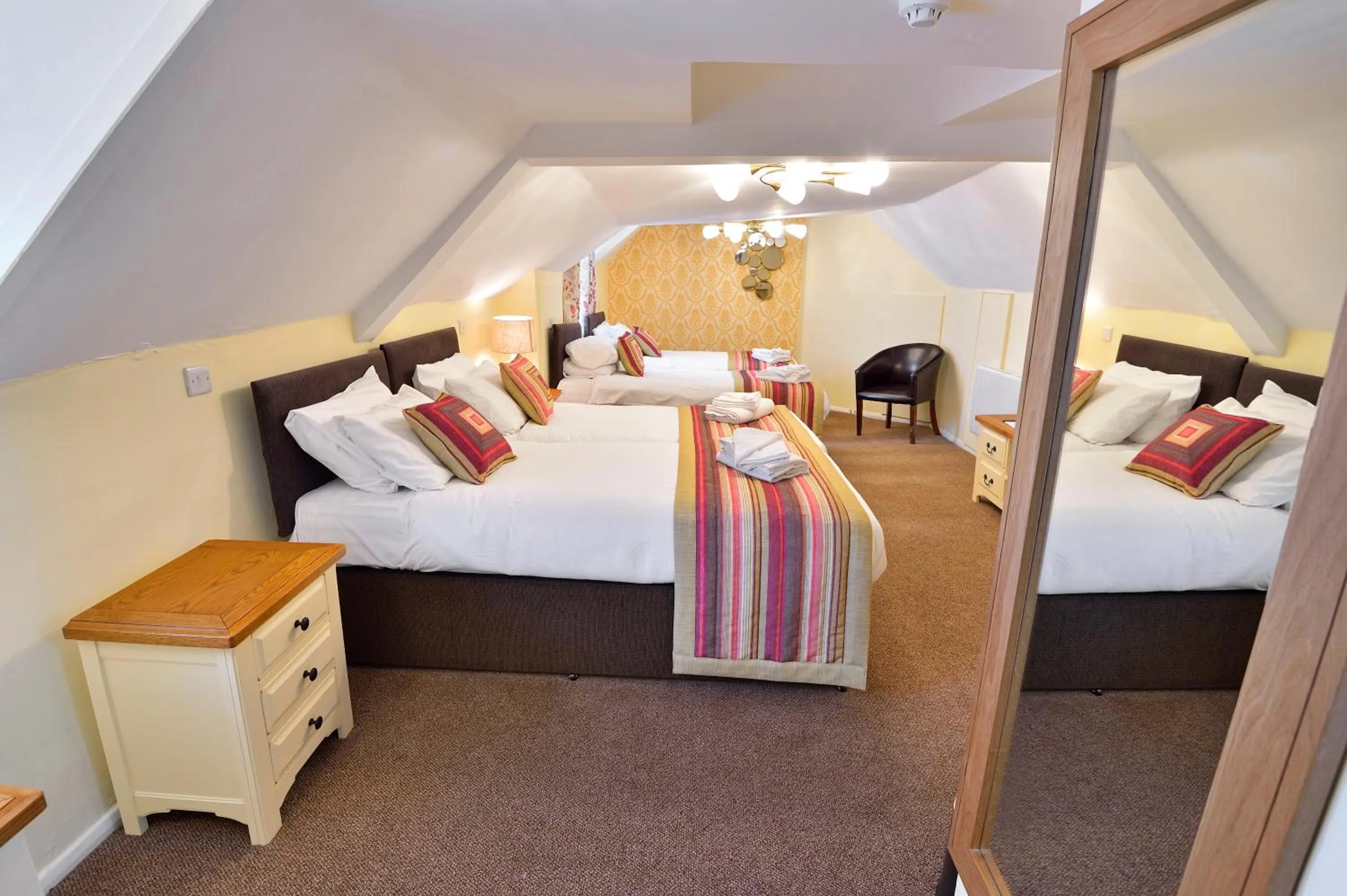 Photo of the whole room, Bed in The Royal Victoria and Bull Hotel