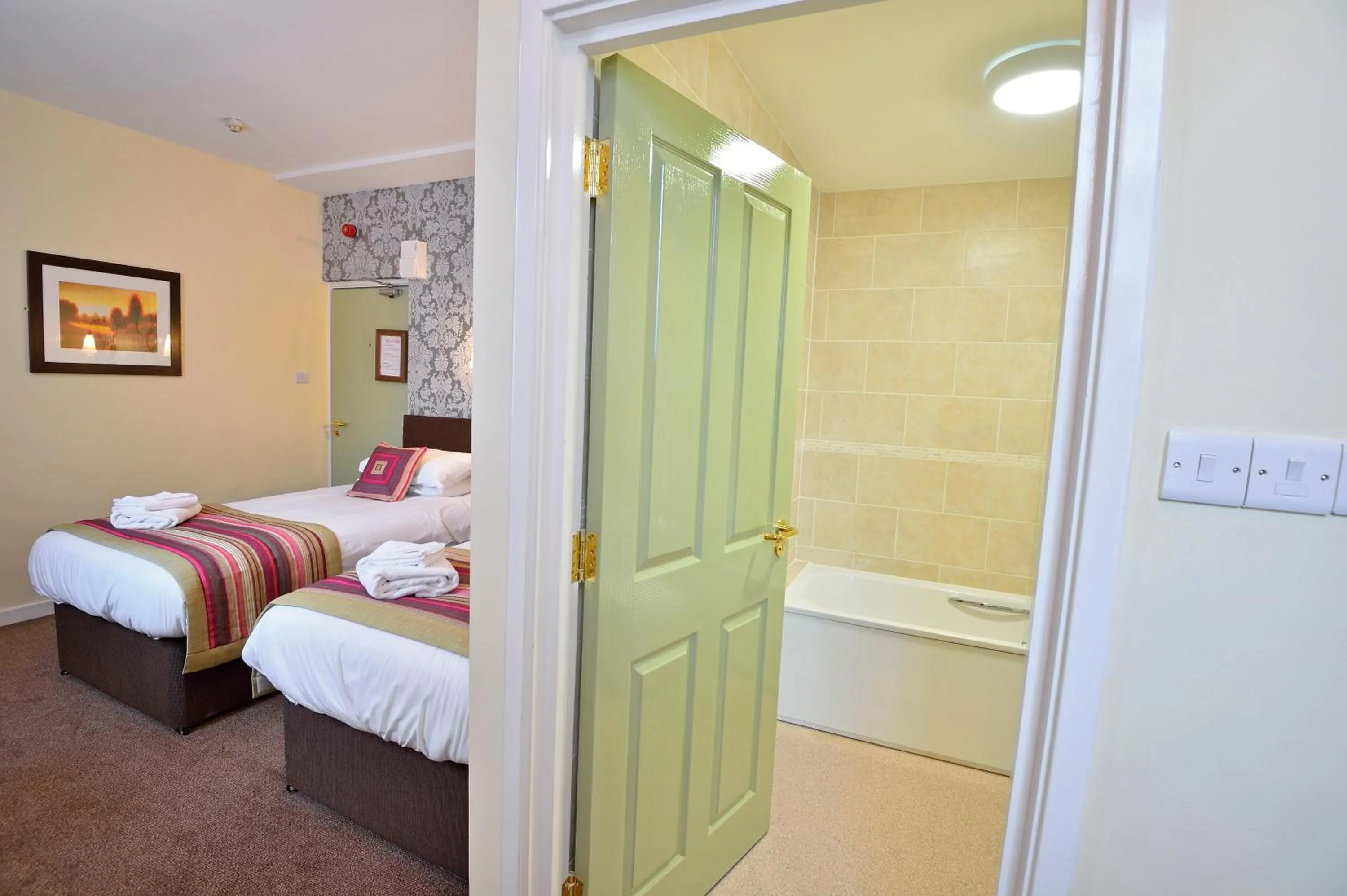 Photo of the whole room, Bed in The Royal Victoria and Bull Hotel