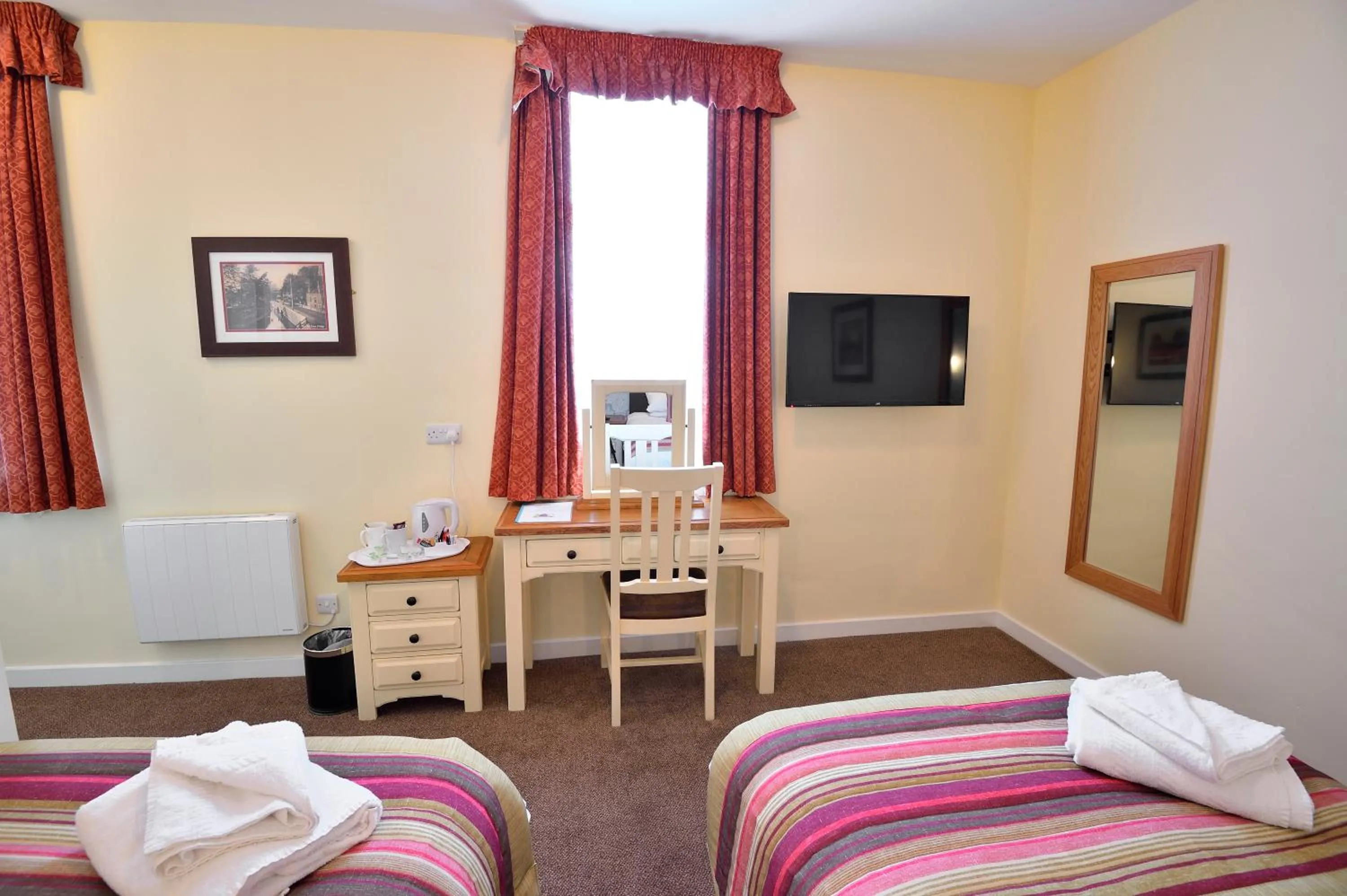 Photo of the whole room, Bed in The Royal Victoria and Bull Hotel