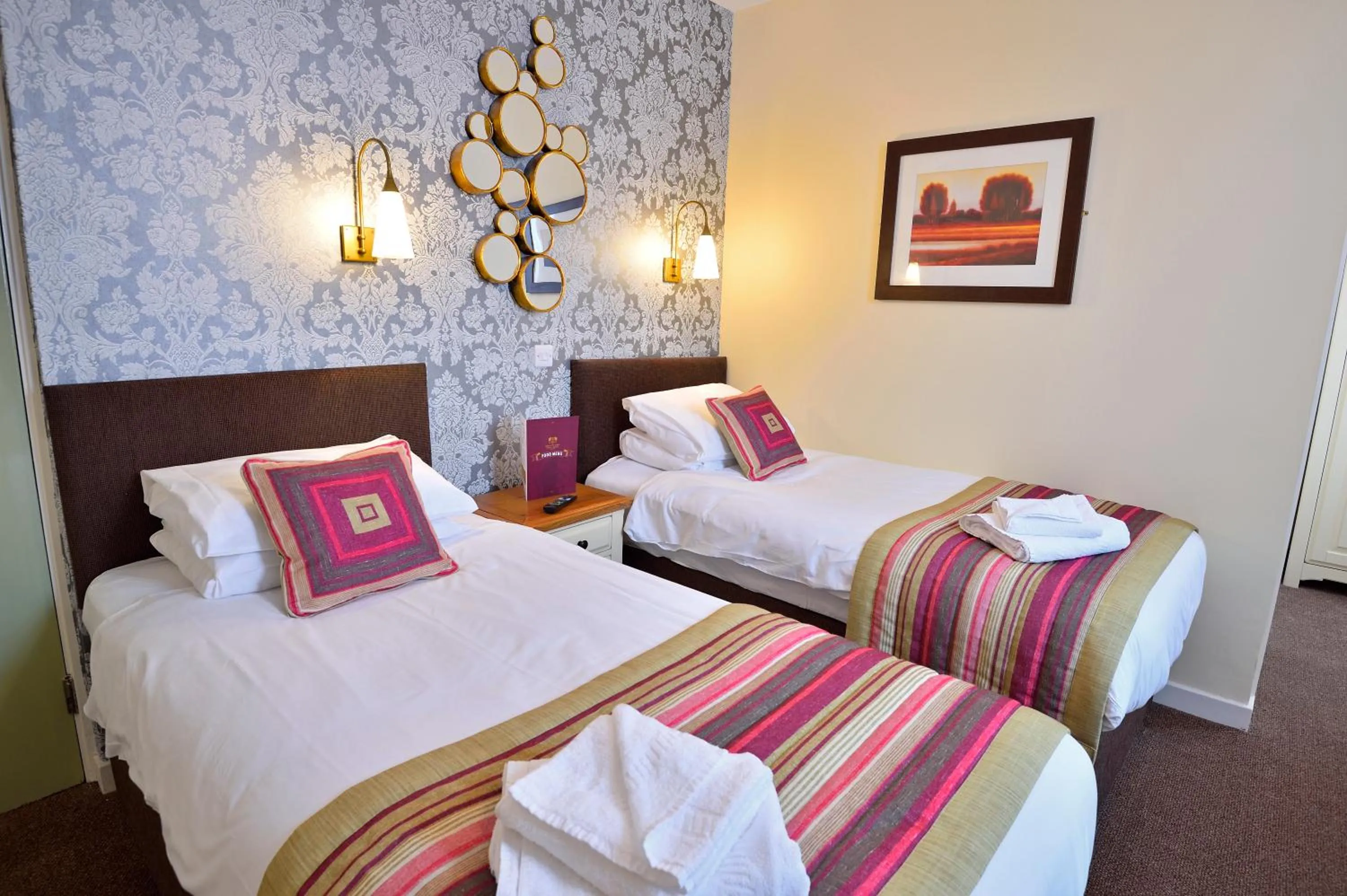 Photo of the whole room, Bed in The Royal Victoria and Bull Hotel