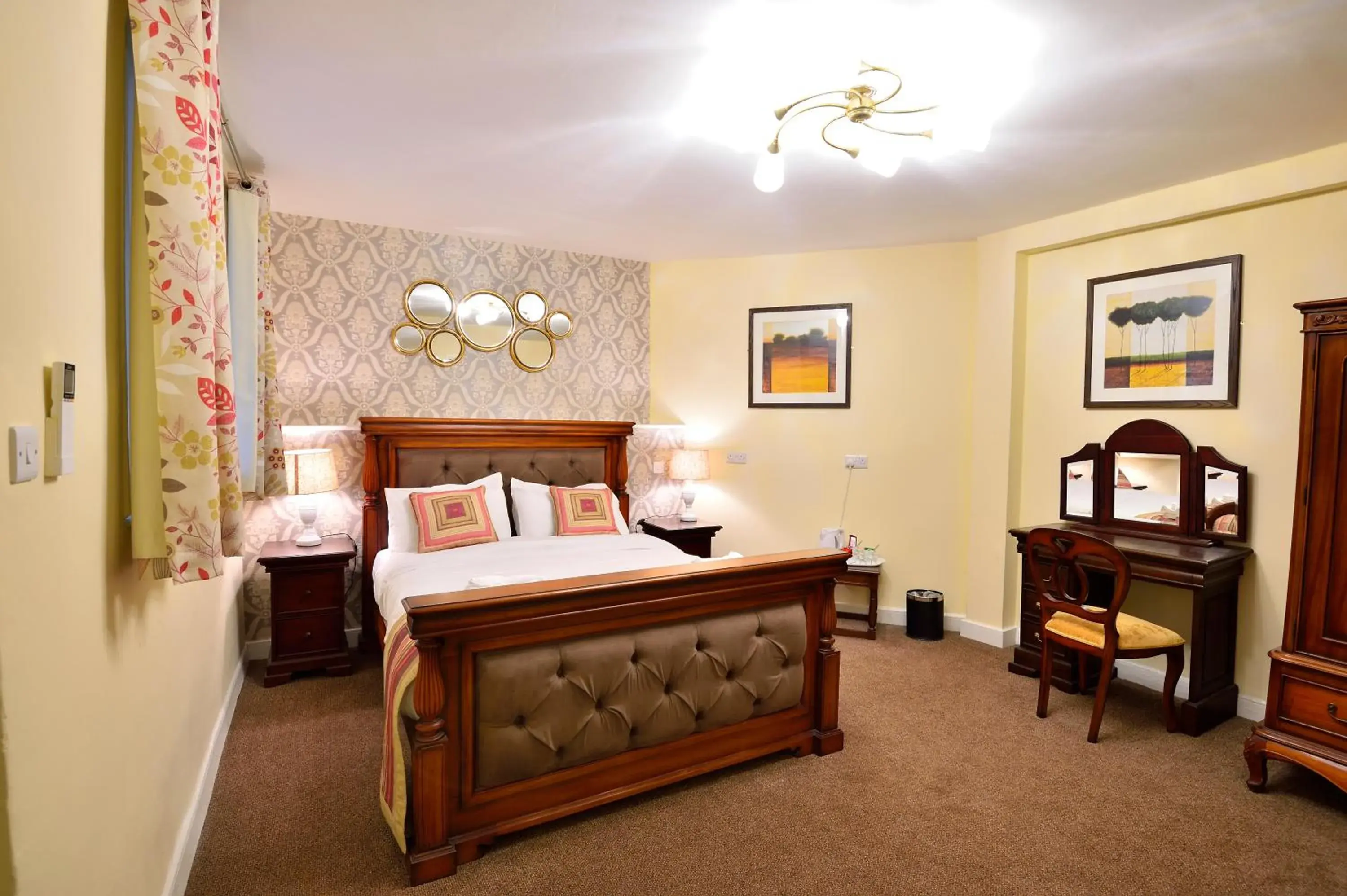 Double Room in The Royal Victoria and Bull Hotel Double Room in The Royal Victoria and Bull Hotel