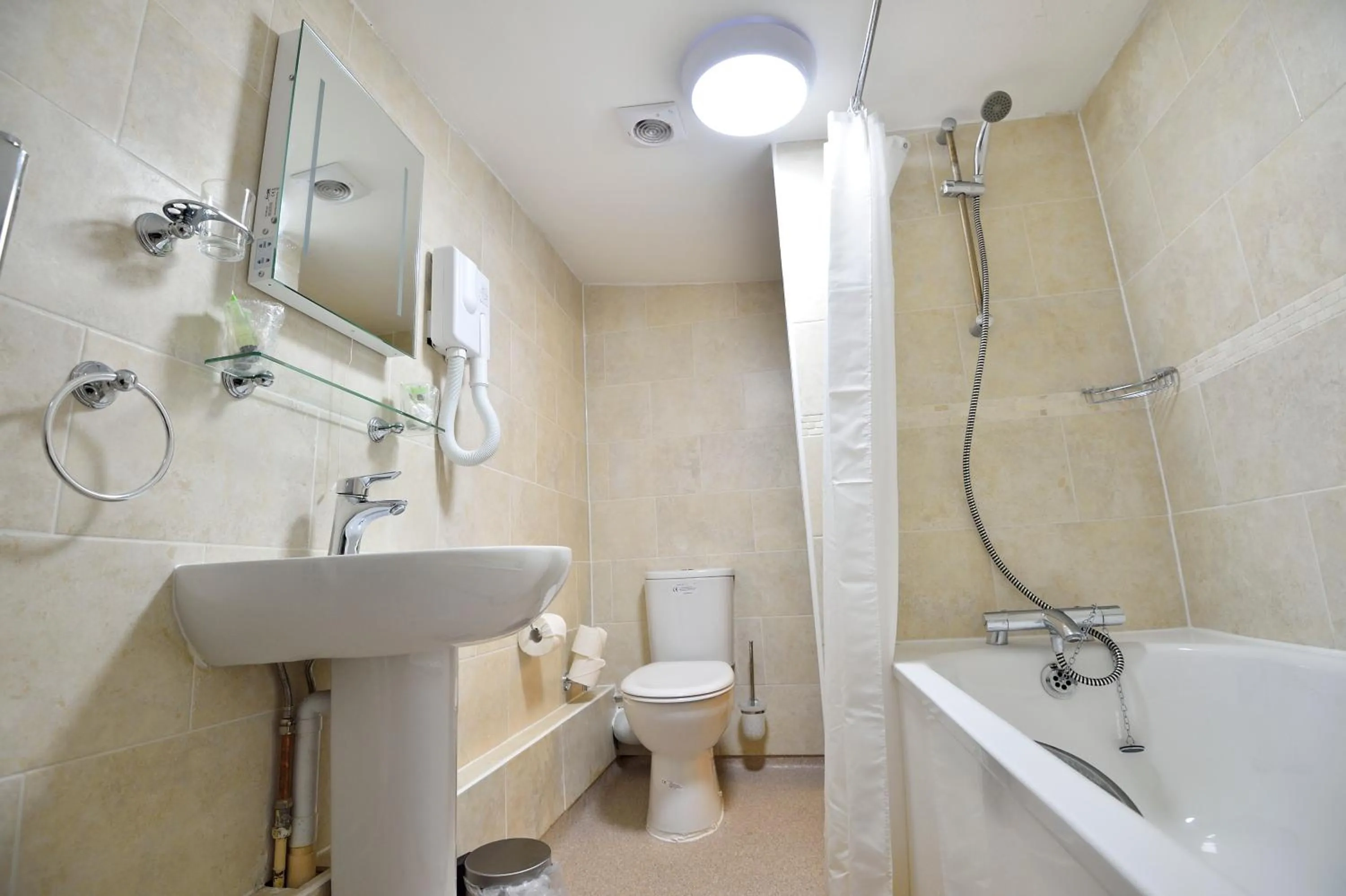 Bathroom in The Royal Victoria and Bull Hotel