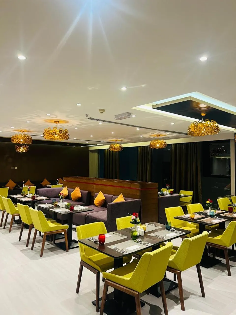 Restaurant/places to eat in Carnelian Muscat - Airport Hotel