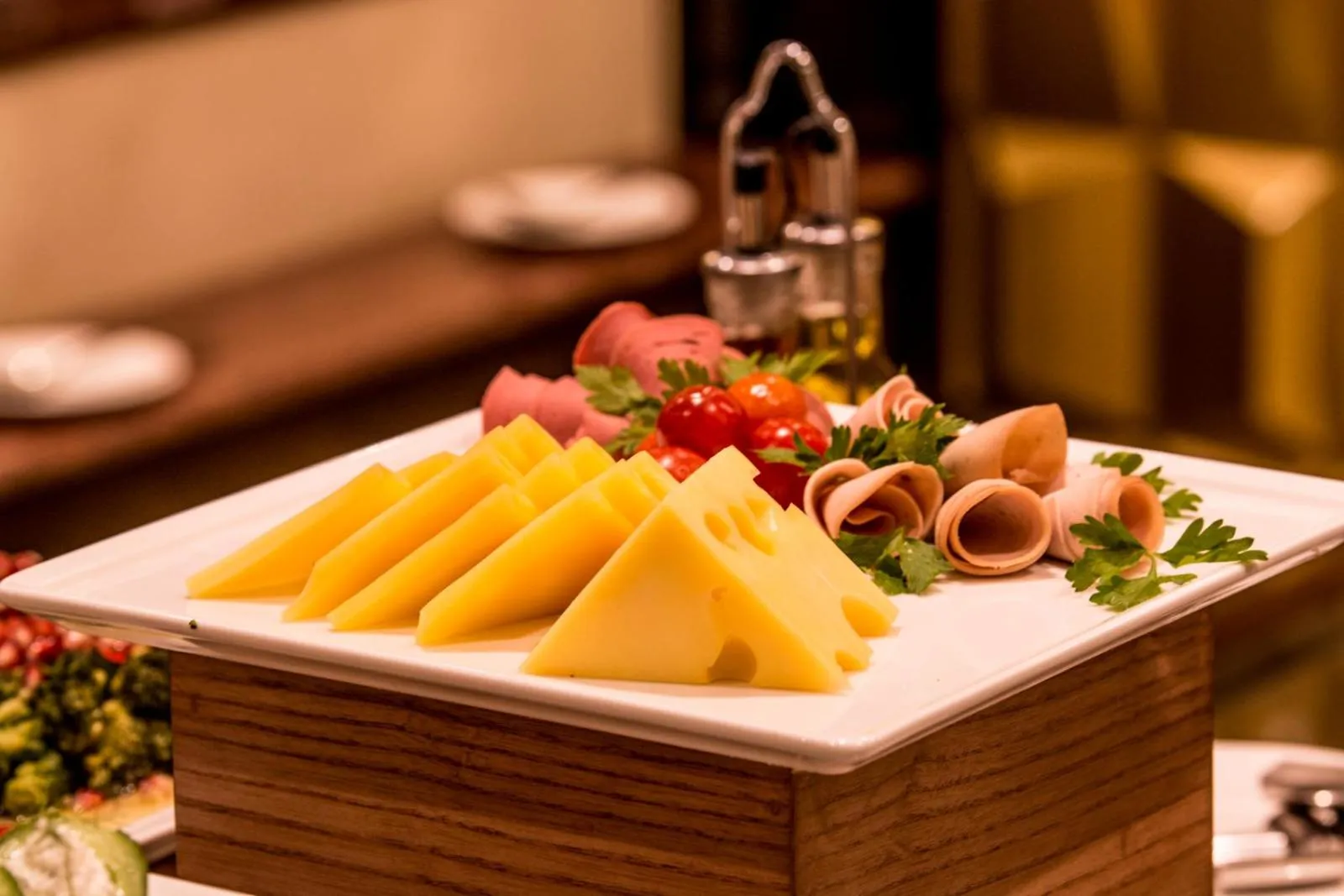 Restaurant/places to eat in Carnelian Muscat - Airport Hotel