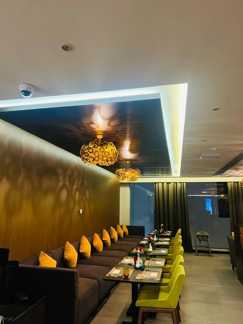 Restaurant/places to eat in Carnelian Muscat - Airport Hotel