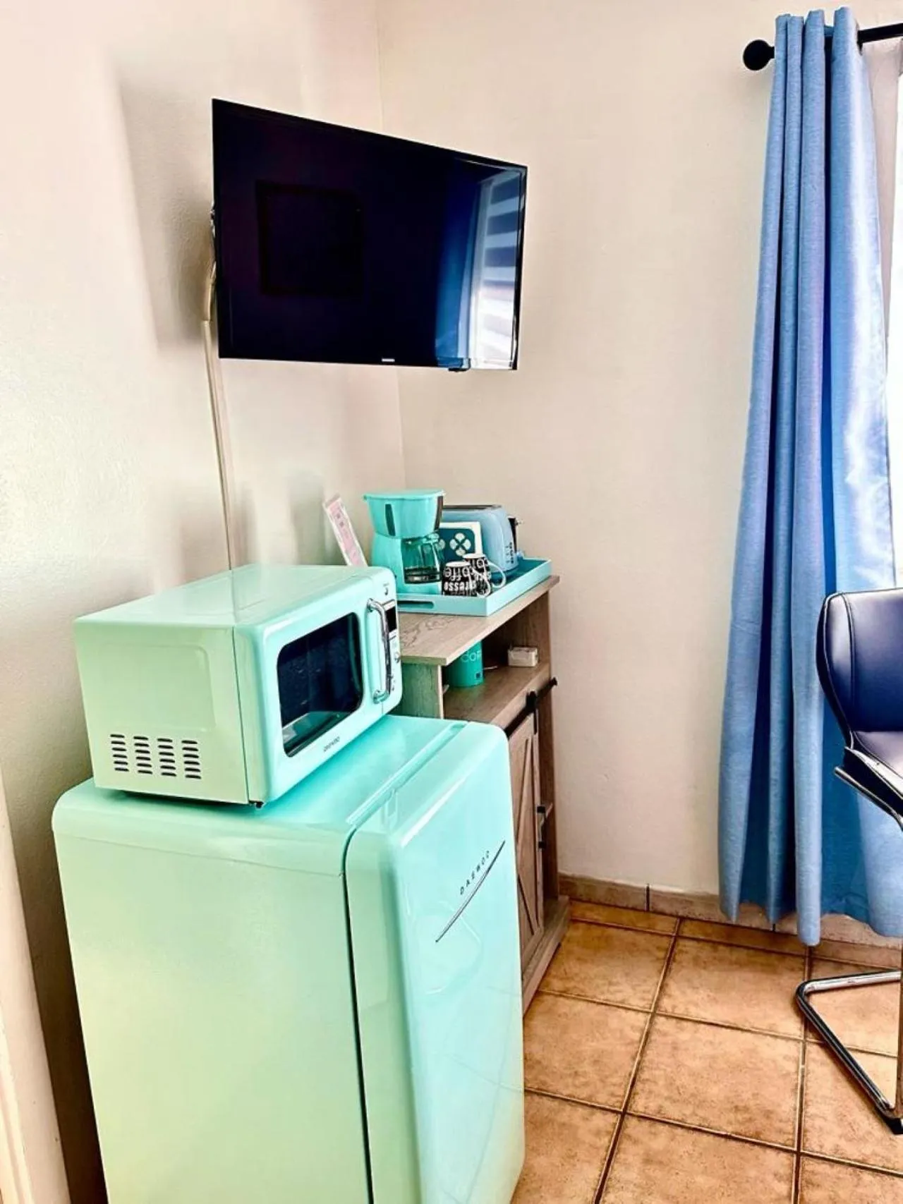 oven in Blue House Miami