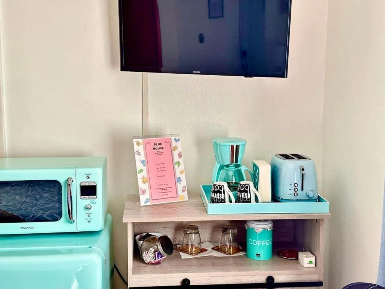 oven in Blue House Miami