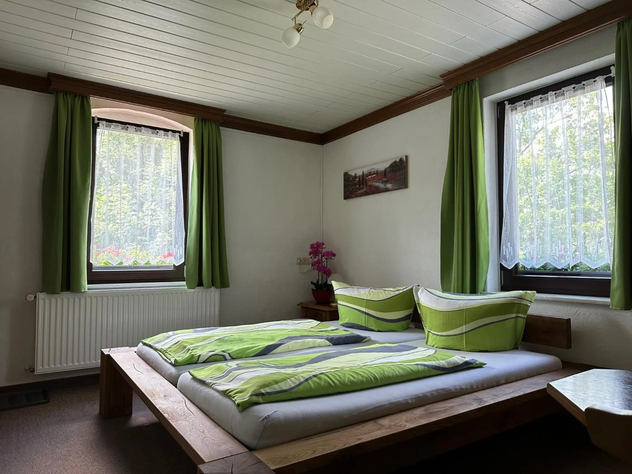 Photo of the whole room, Bed in Pension Bennelliebschänke