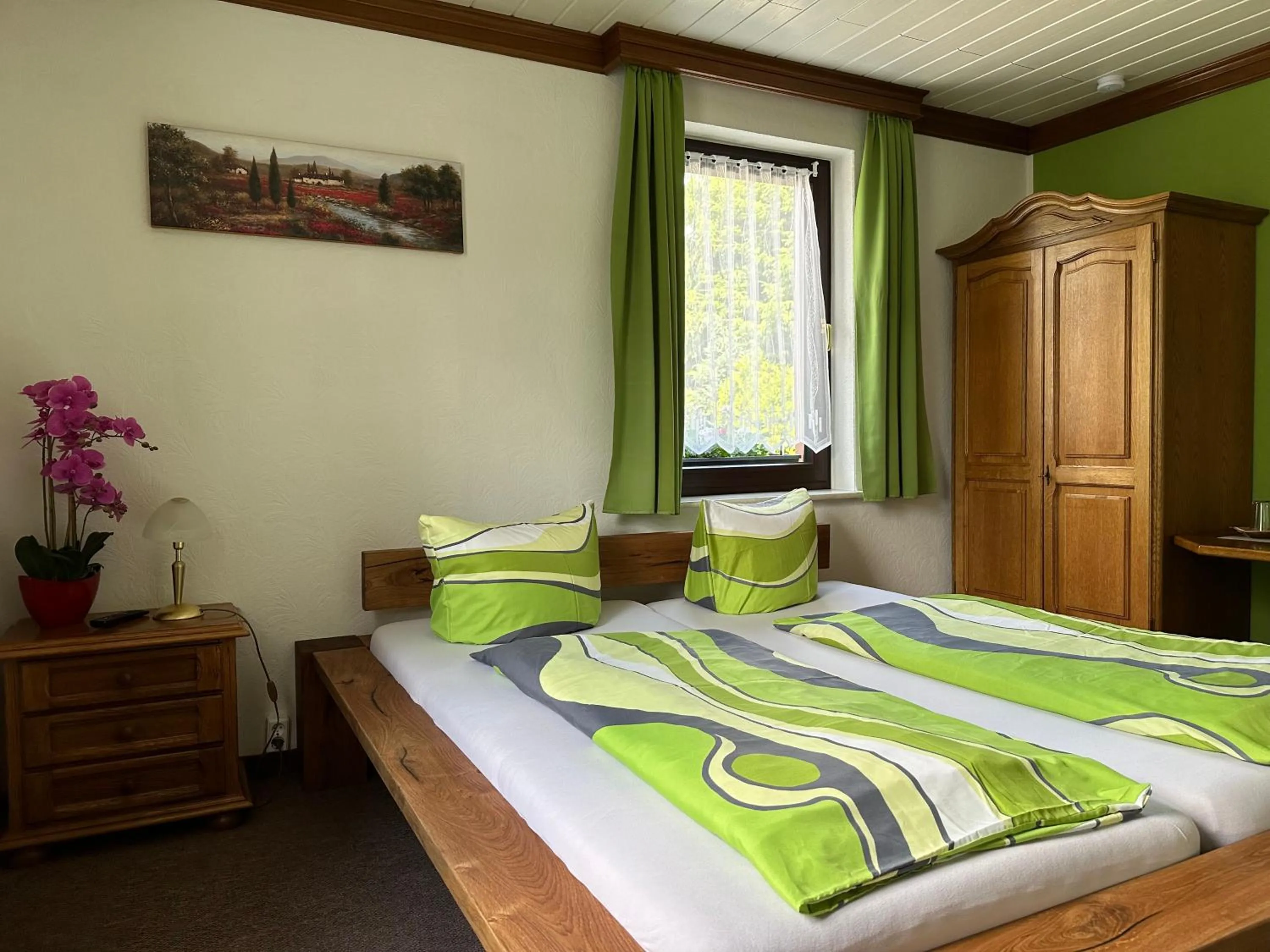 Photo of the whole room, Bed in Pension Bennelliebschänke