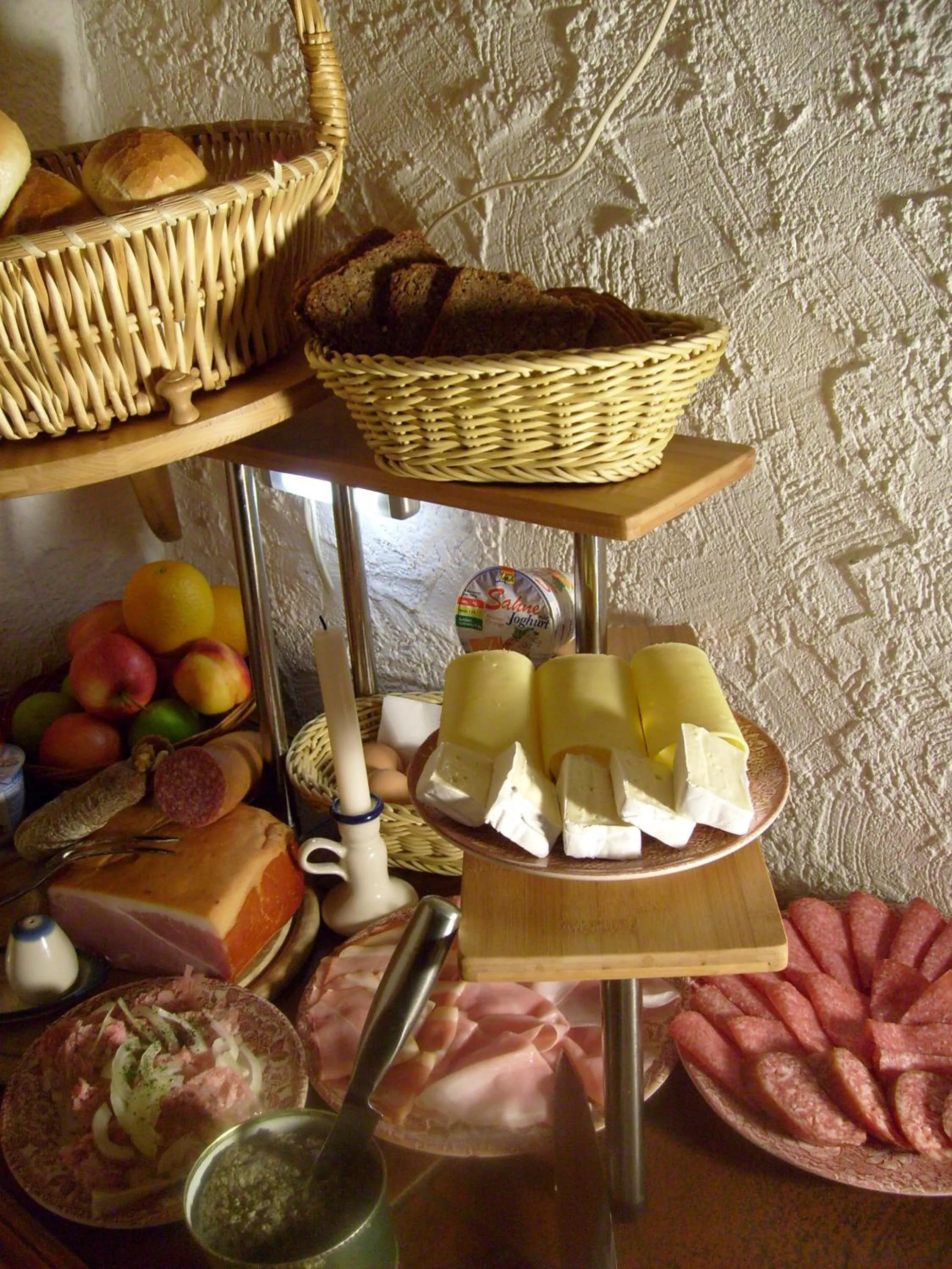 Buffet breakfast in Pension Bennelliebschänke