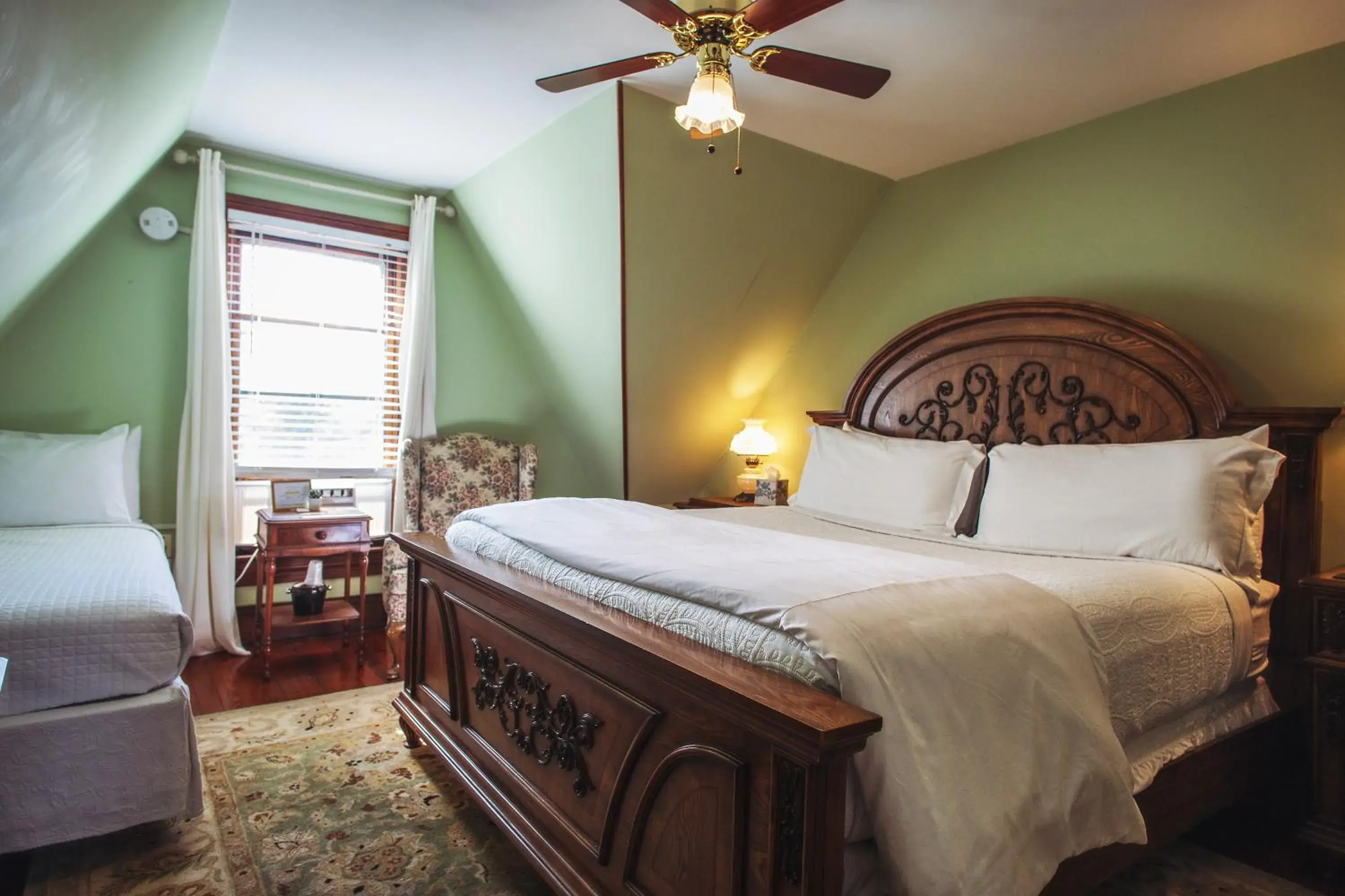 Page Bedroom in Cedar Crest Inn Page Bedroom in Cedar Crest Inn