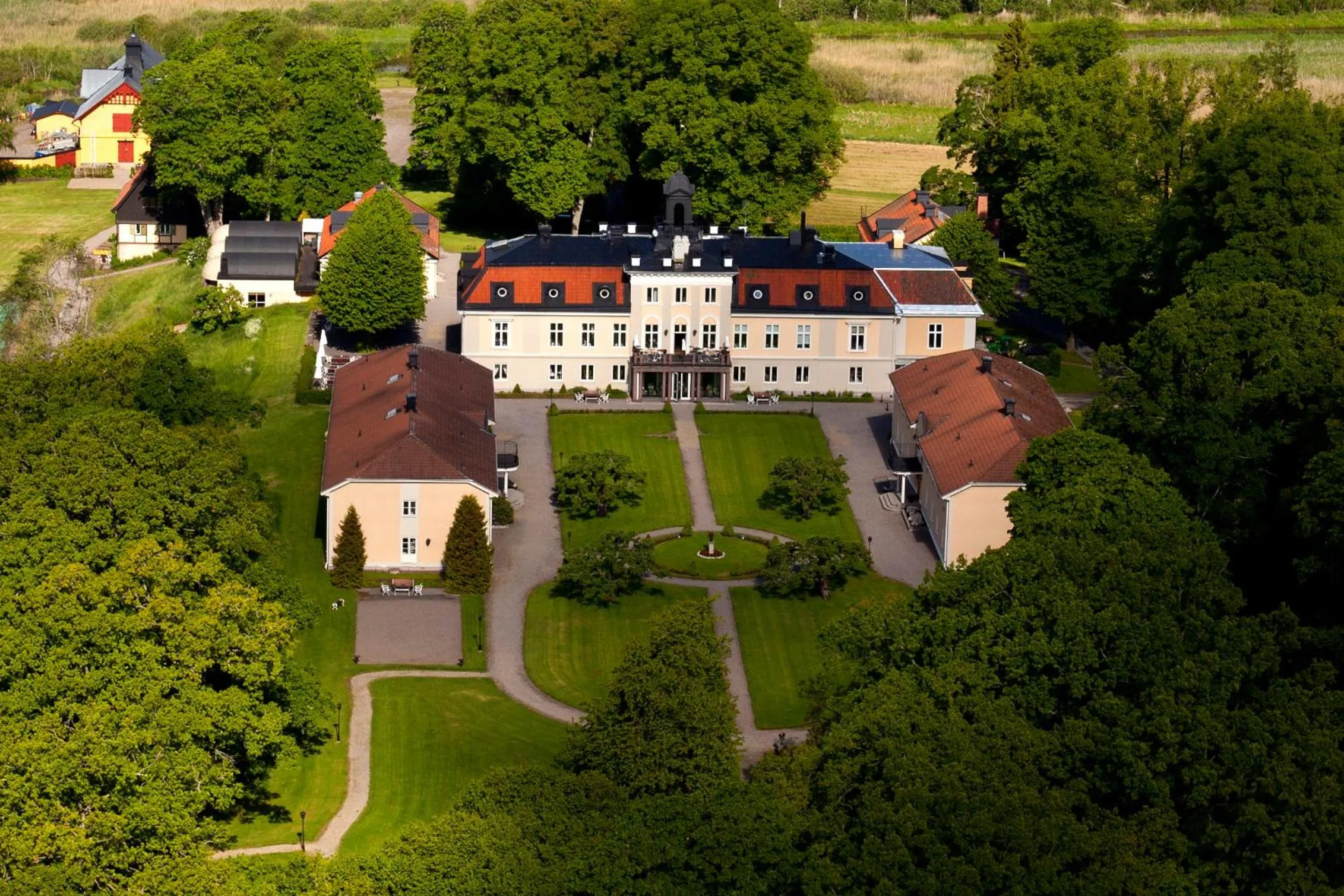 Property building in Södertuna Slott