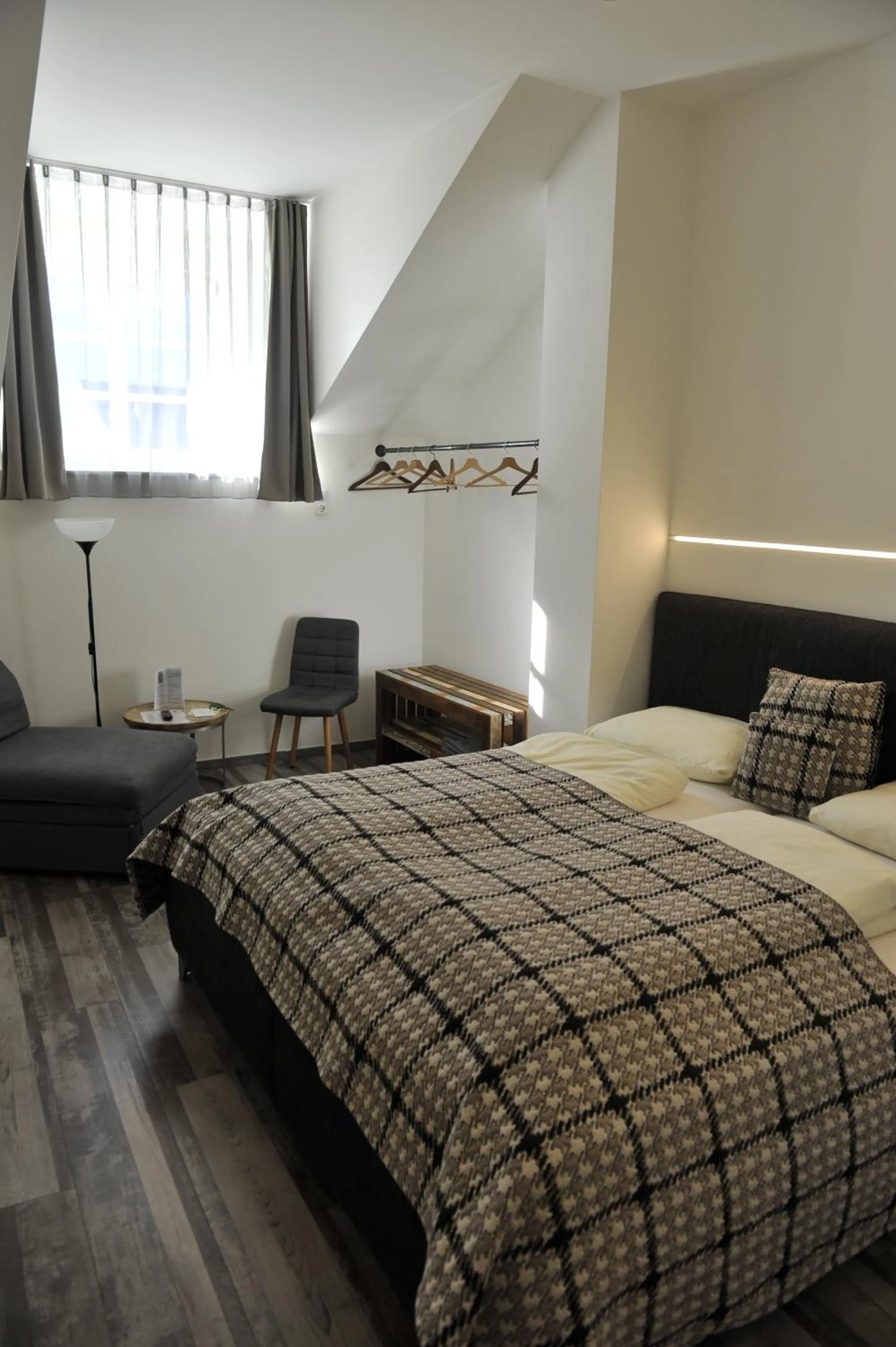 Photo of the whole room, Bed in City Zimmer - Appartement Dina Mariner