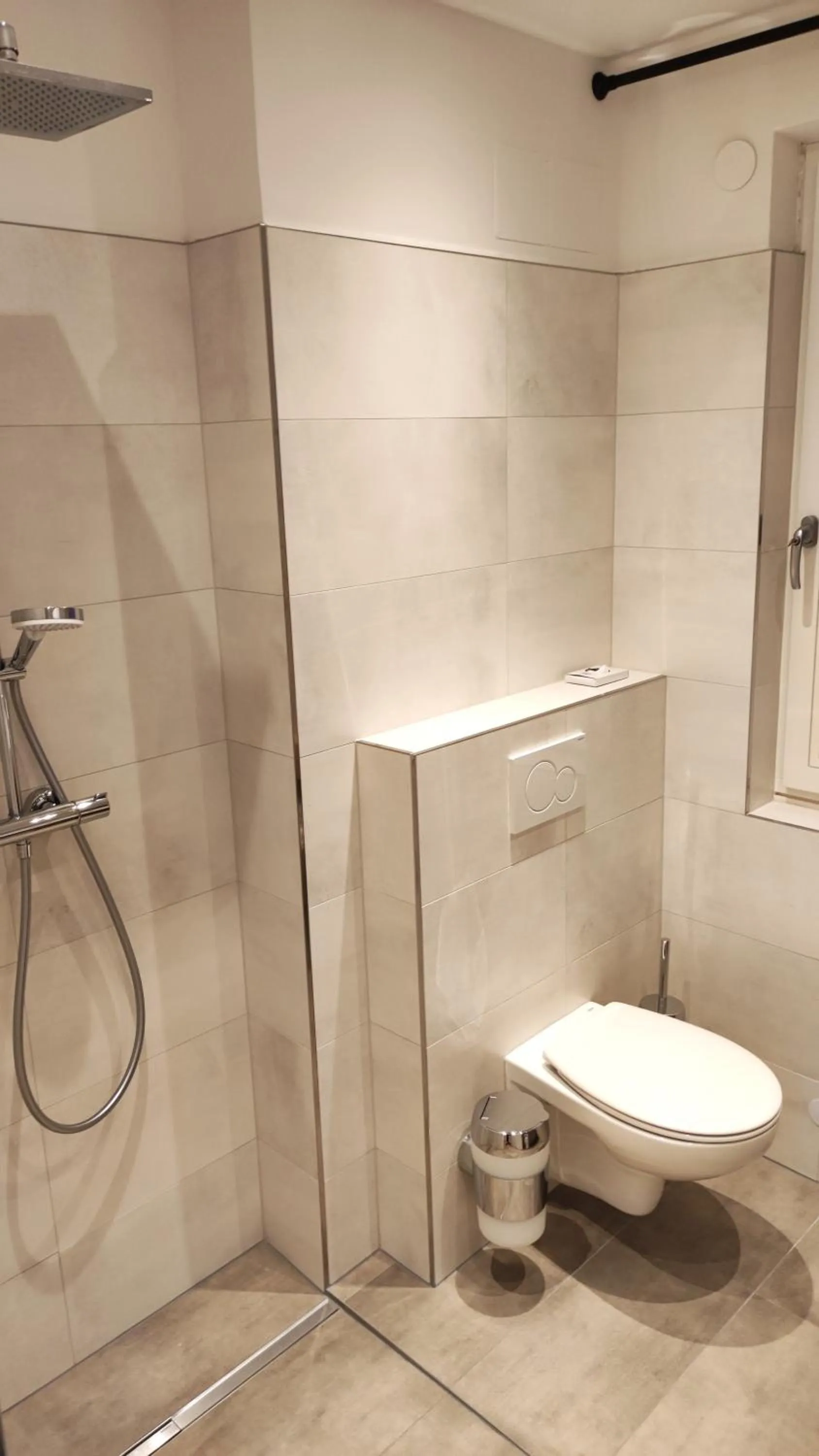 Shower in City Zimmer - Appartement Dina Mariner