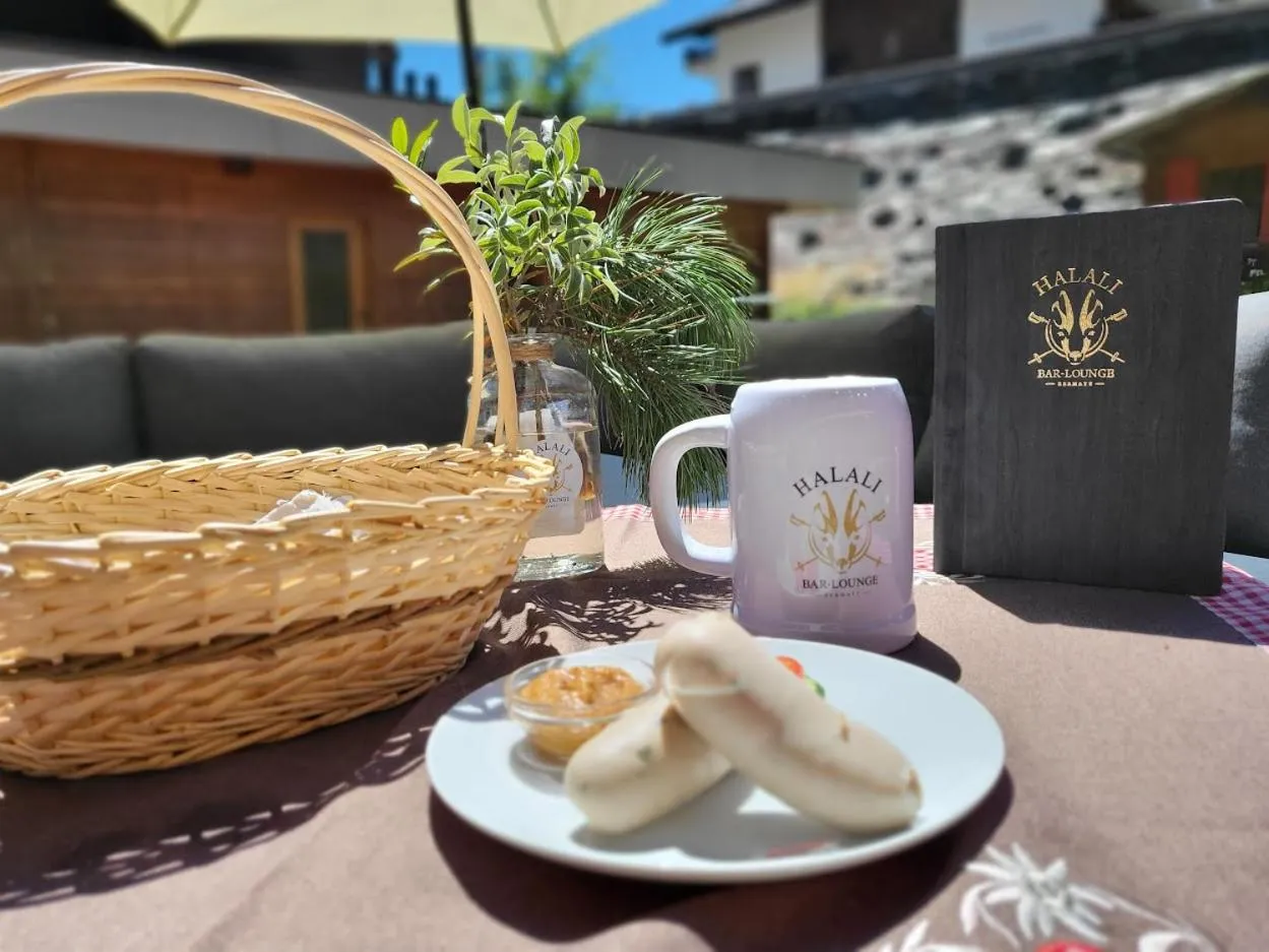 Restaurant/places to eat in Hotel Cheminee