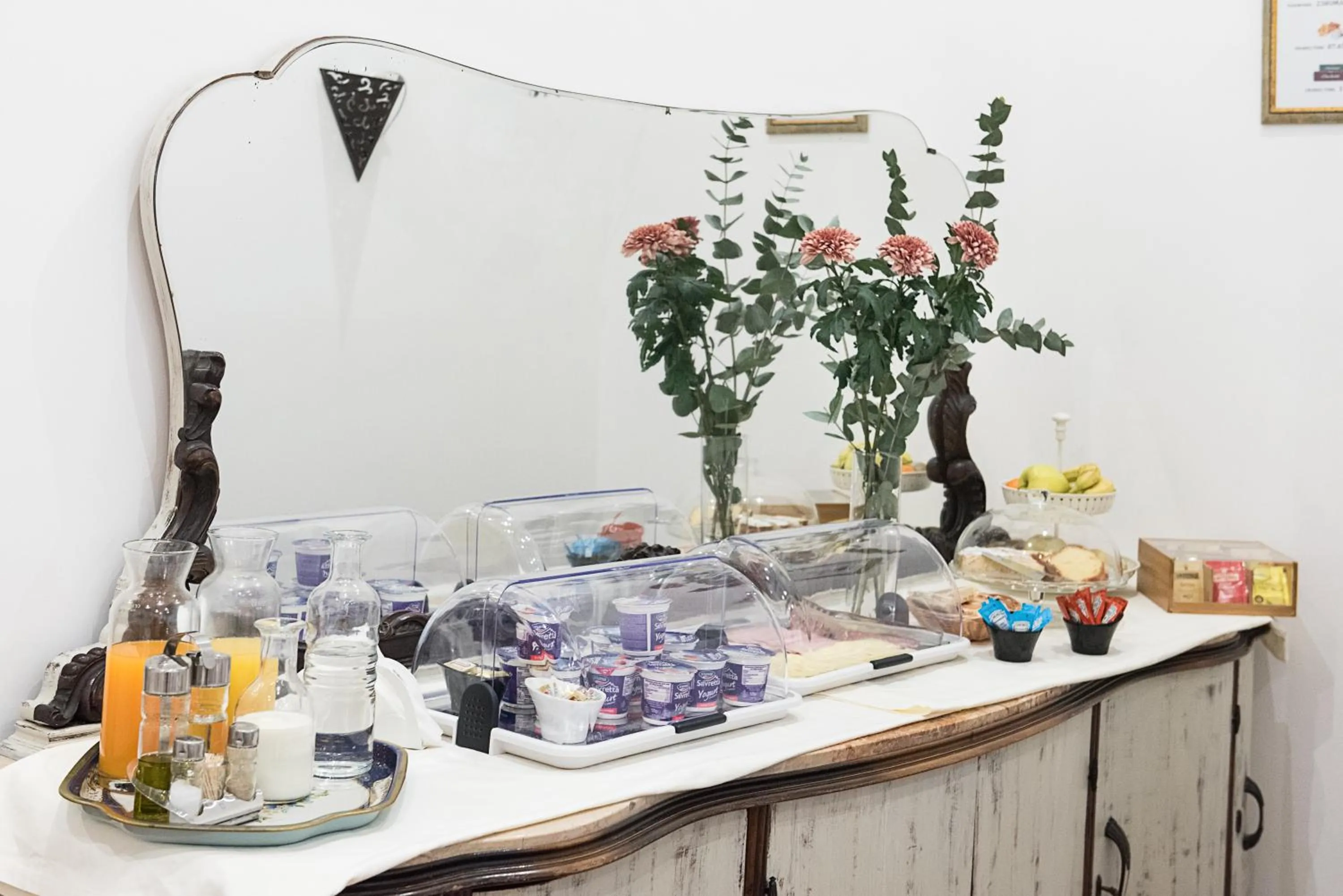 Buffet breakfast in Domus Giulia