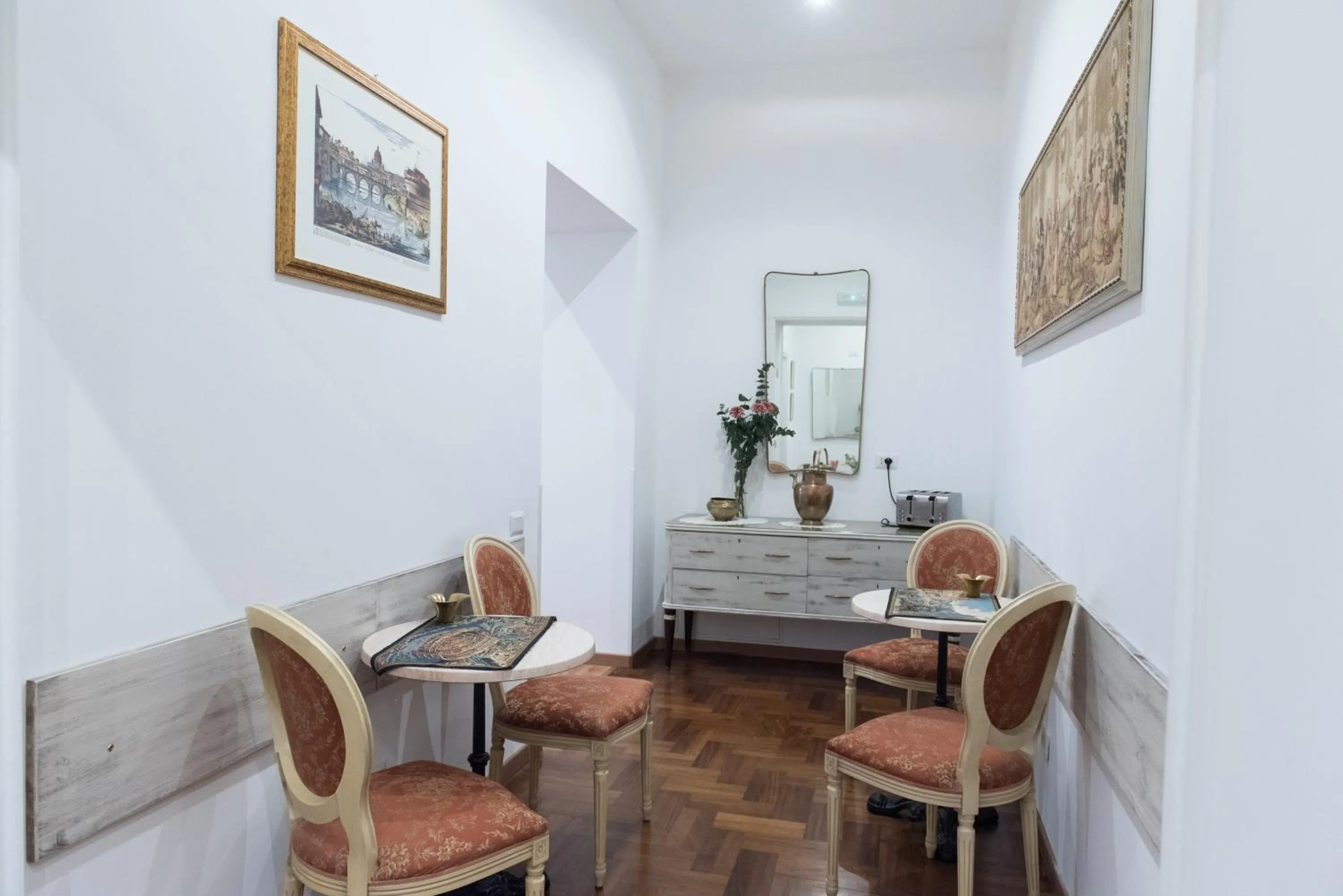 Communal lounge/ TV room in Domus Giulia