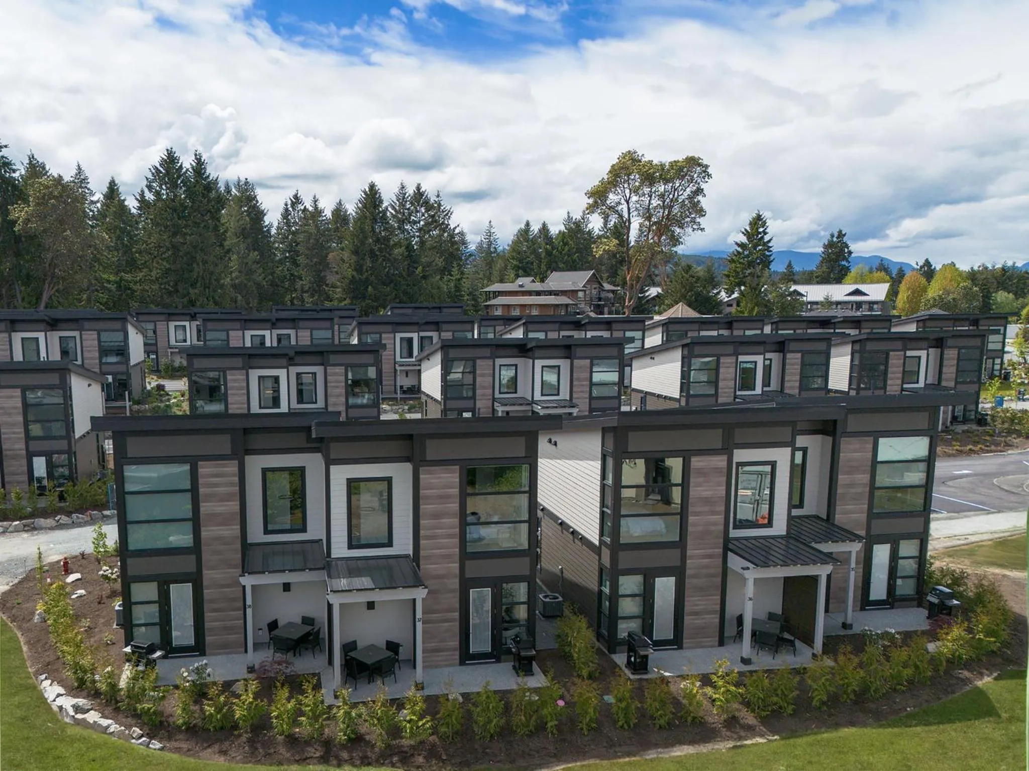 Property building in Sunrise Ridge Waterfront Resort