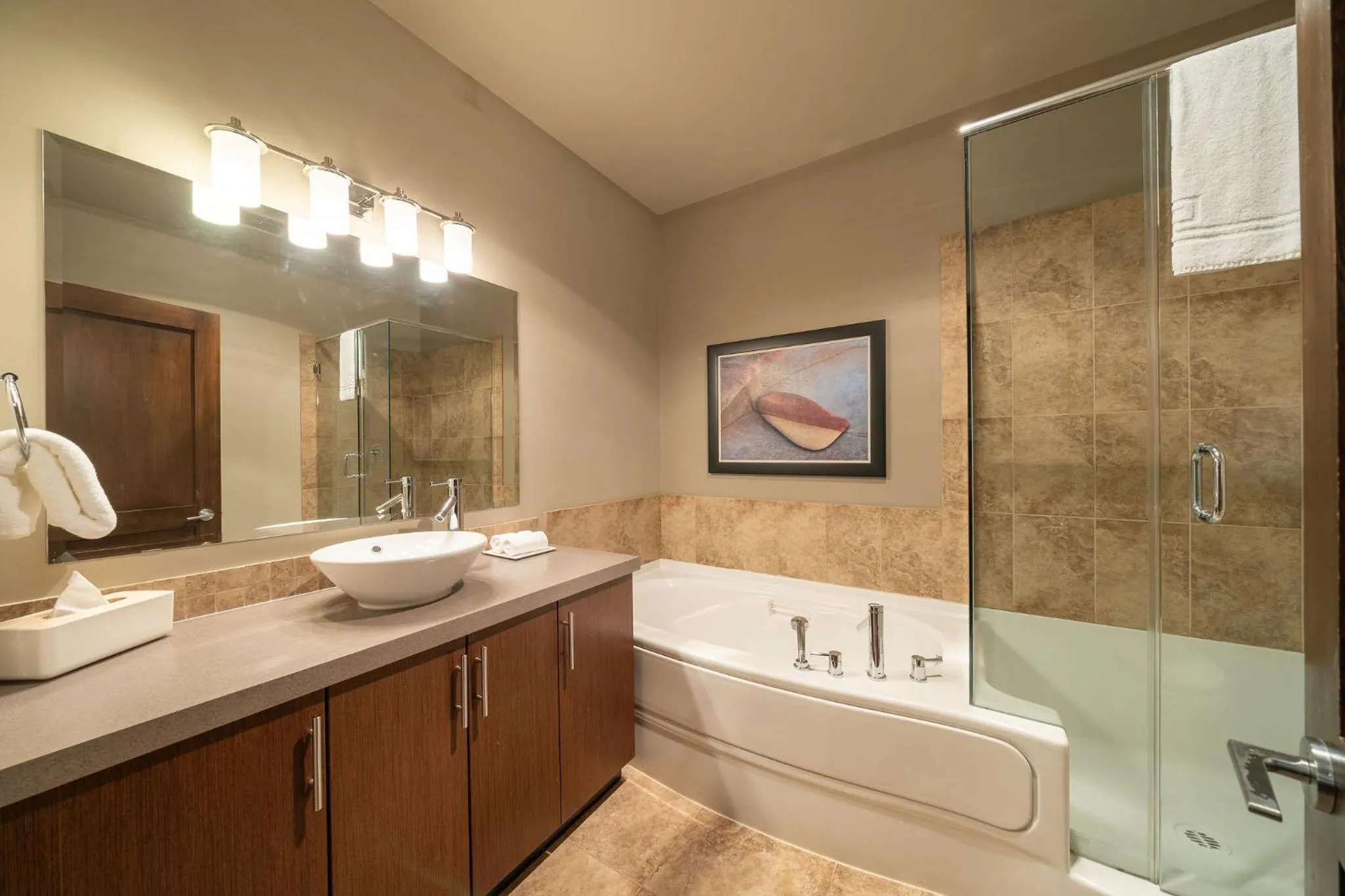 Bathroom in Sunrise Ridge Waterfront Resort