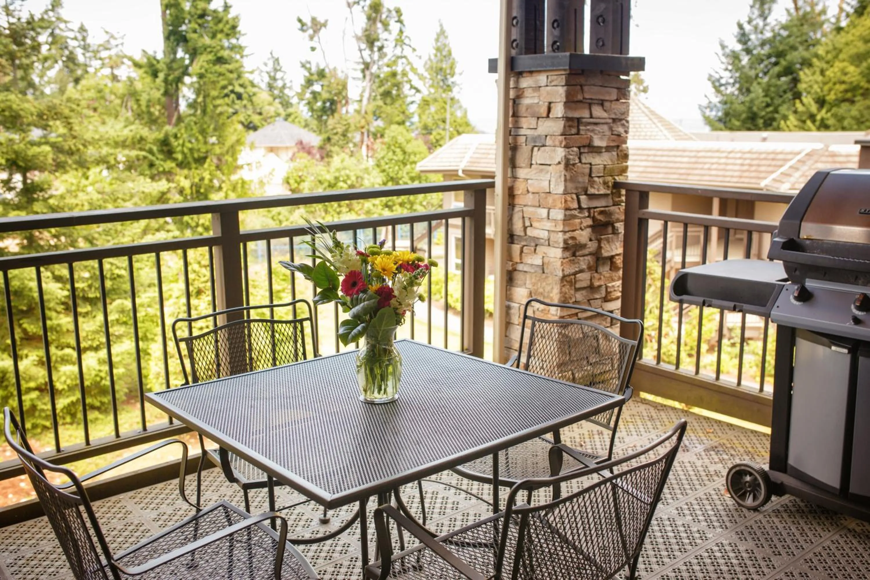 Patio in Sunrise Ridge Waterfront Resort