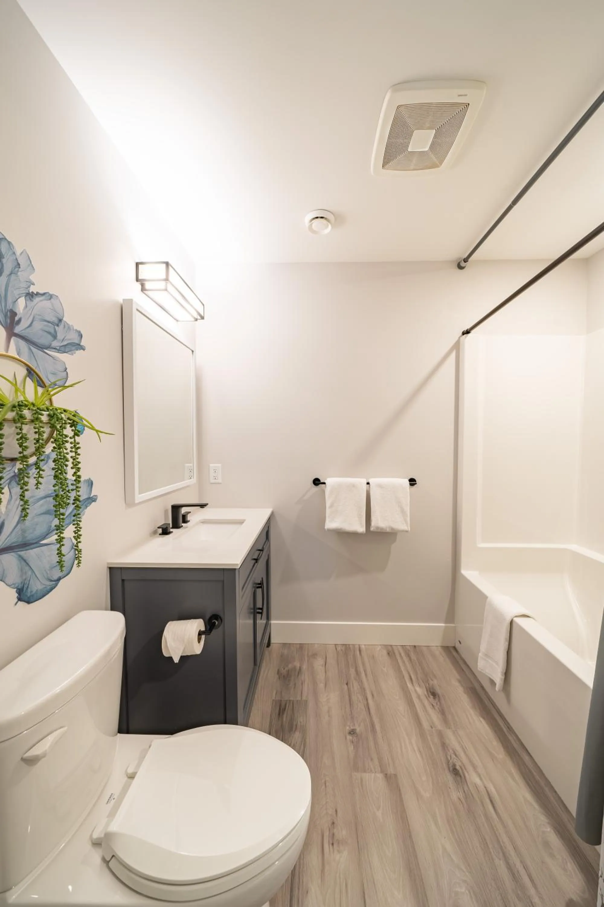 Bathroom in Sunrise Ridge Waterfront Resort