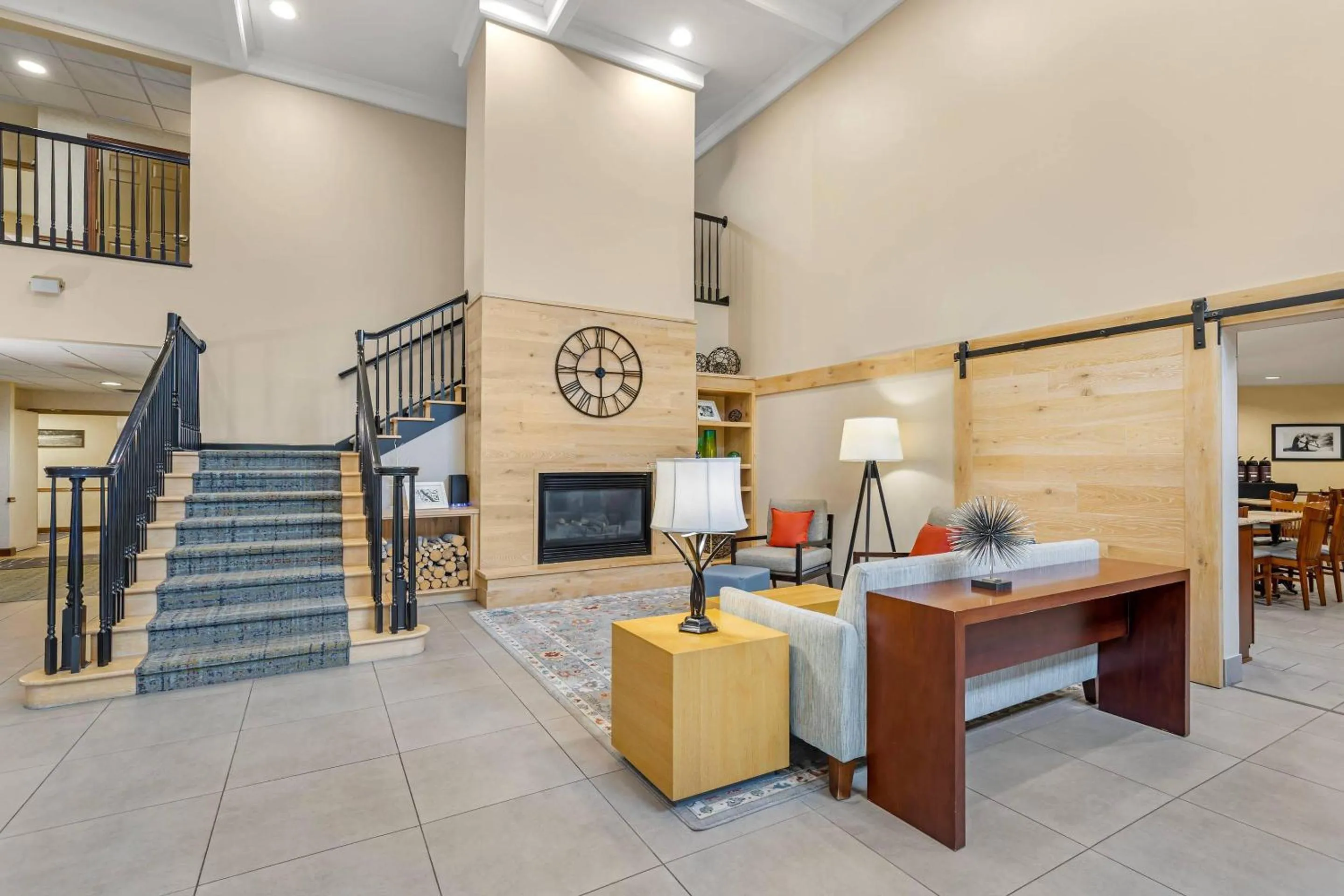 Lobby or reception in Country Inn & Suites by Radisson, Des Moines West, IA