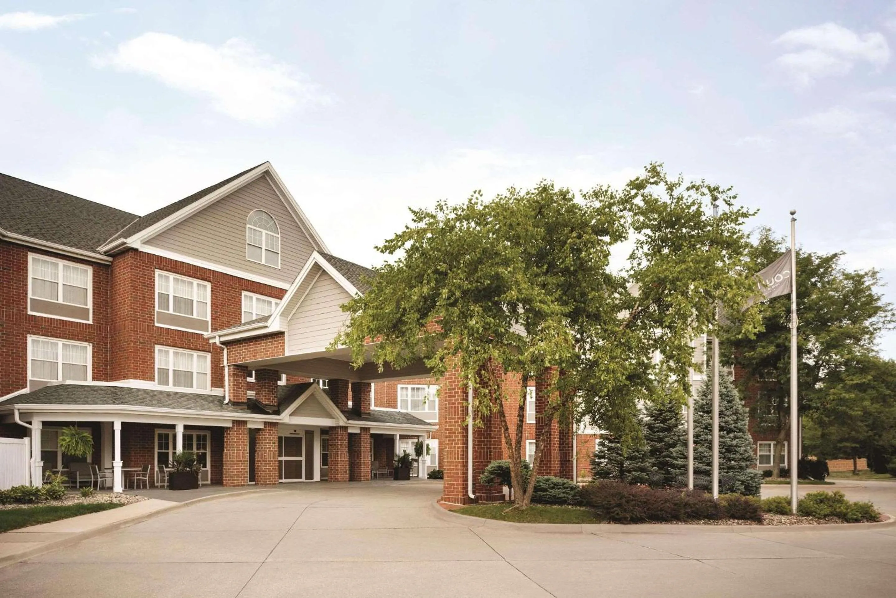 Property building in Country Inn & Suites by Radisson, Des Moines West, IA