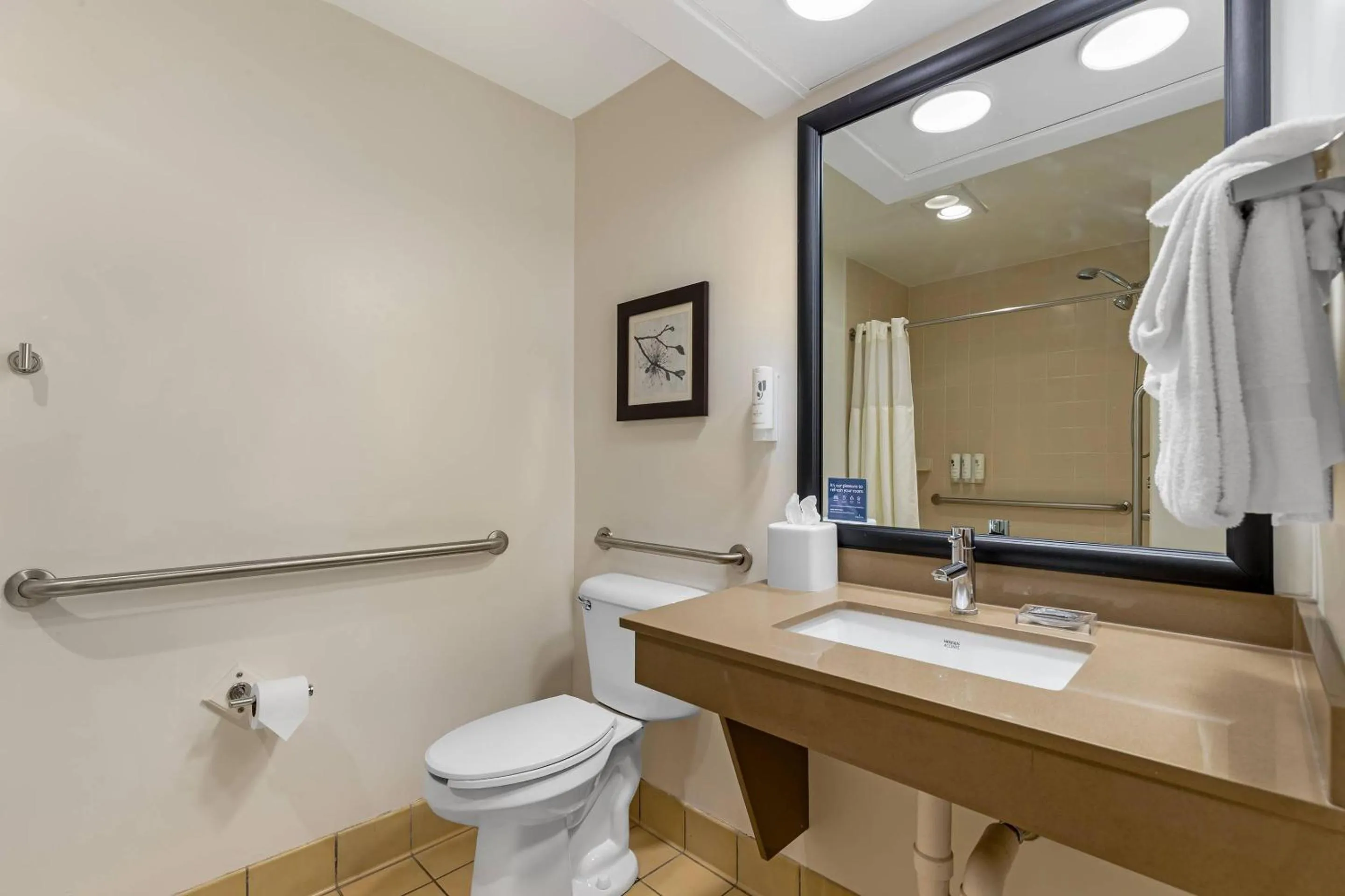 Bedroom in Country Inn & Suites by Radisson, Des Moines West, IA