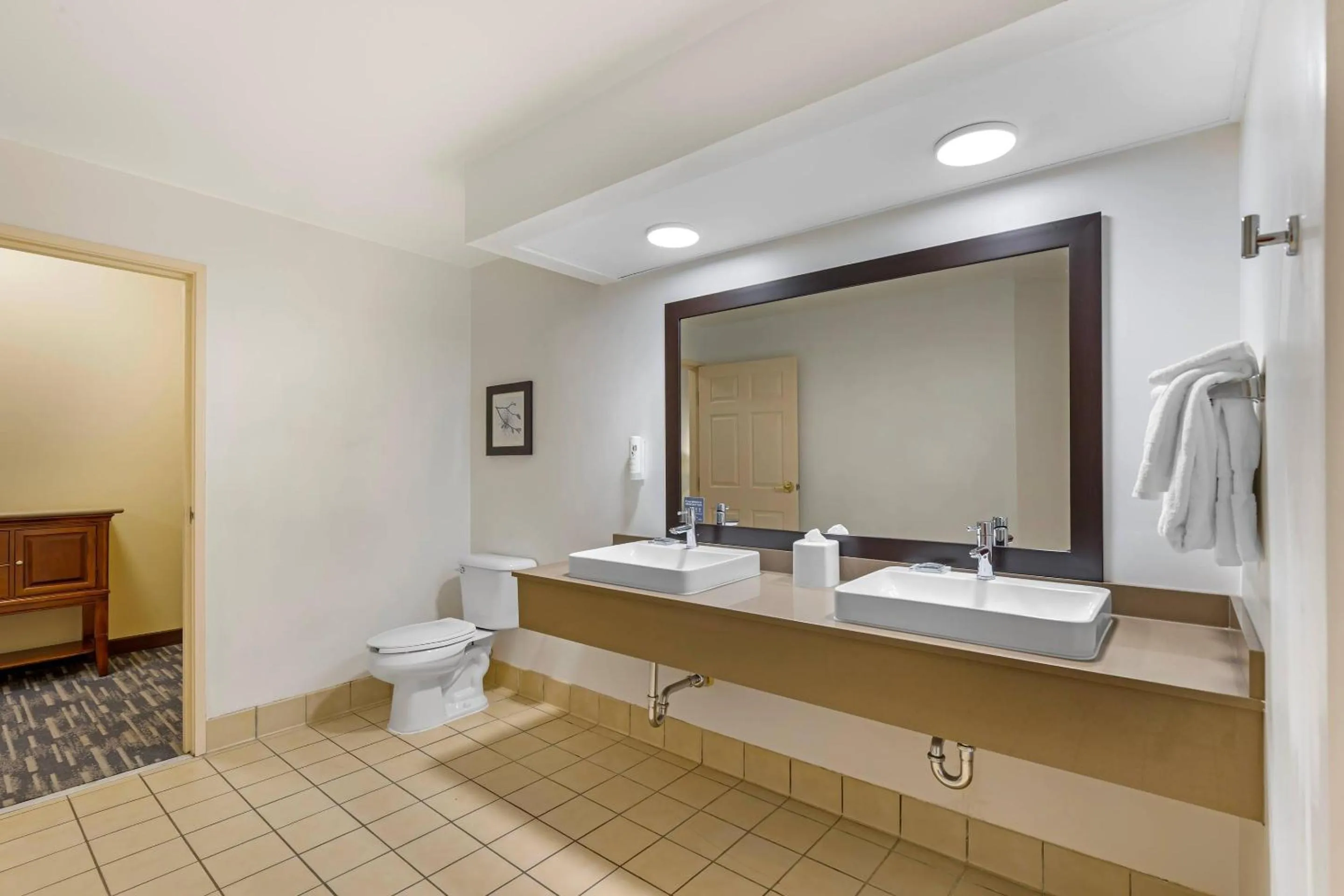 Bedroom in Country Inn & Suites by Radisson, Des Moines West, IA