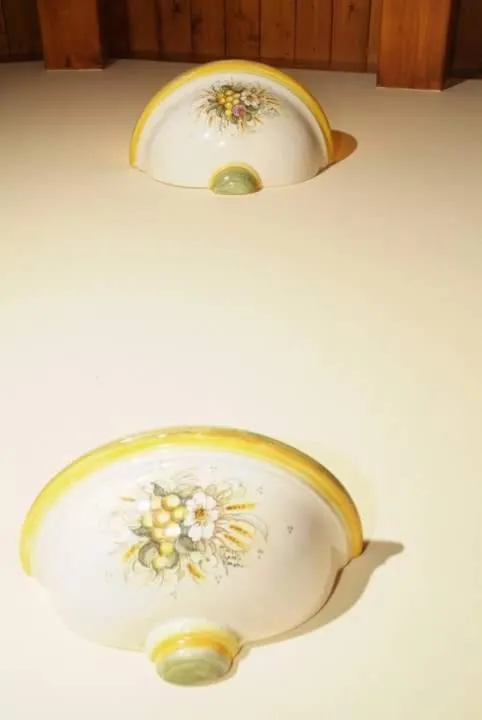 Decorative detail in Ginepro d'Abruzzo