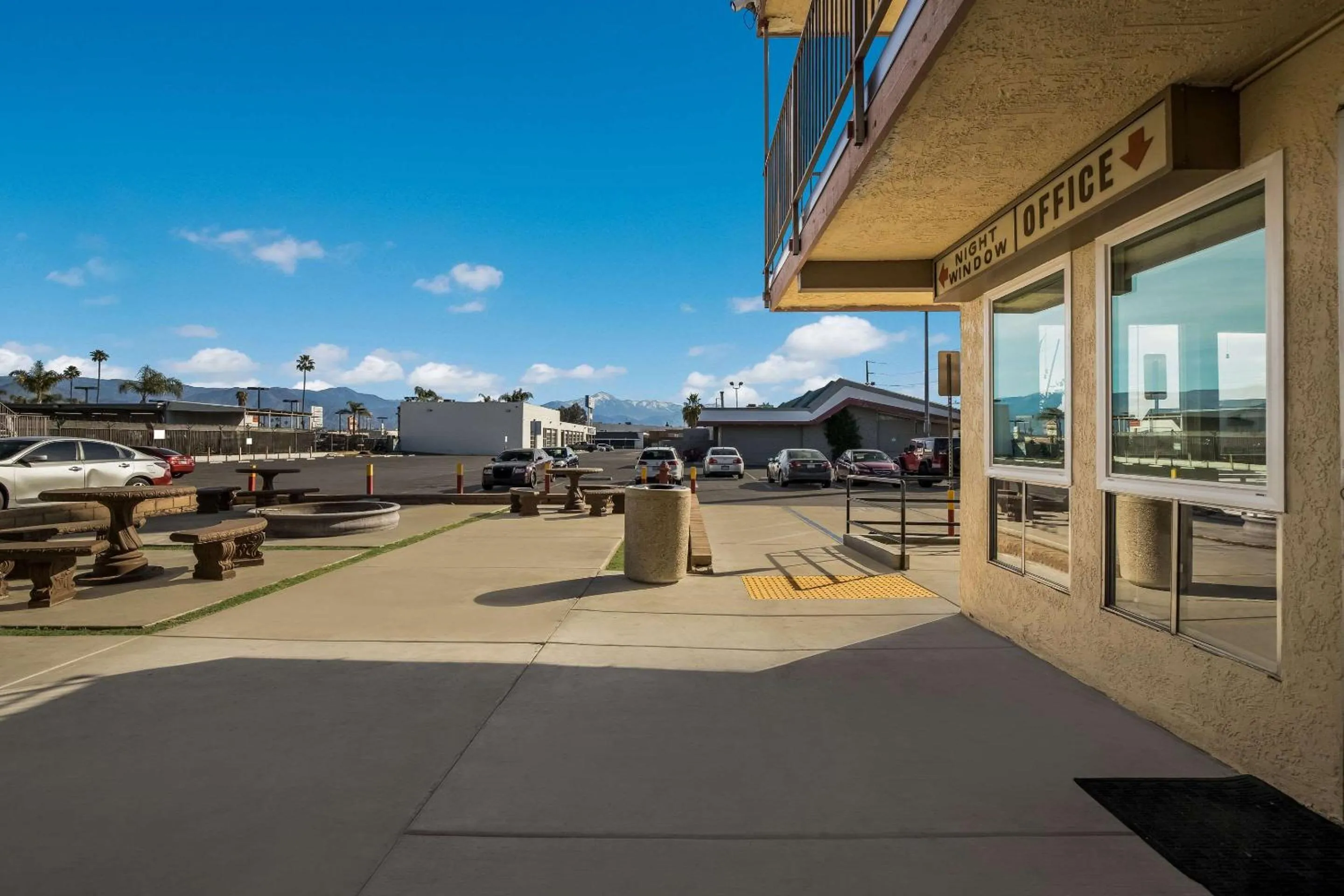 Property building in Rodeway Inn San Bernardino - Colton