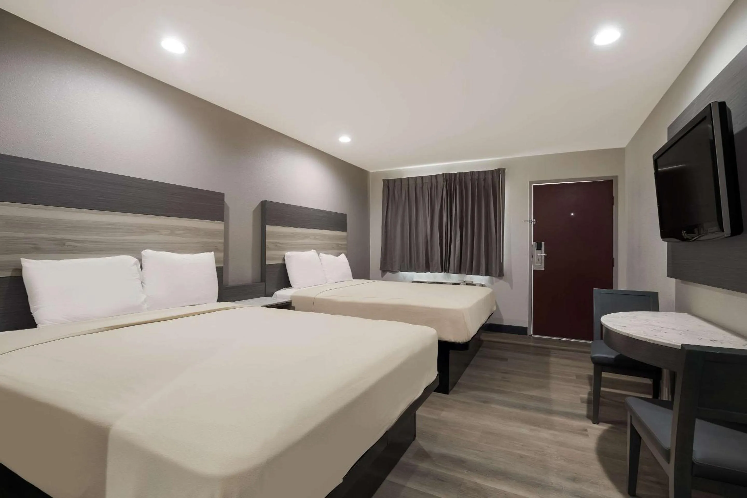 Bedroom, Bed in Rodeway Inn San Bernardino - Colton