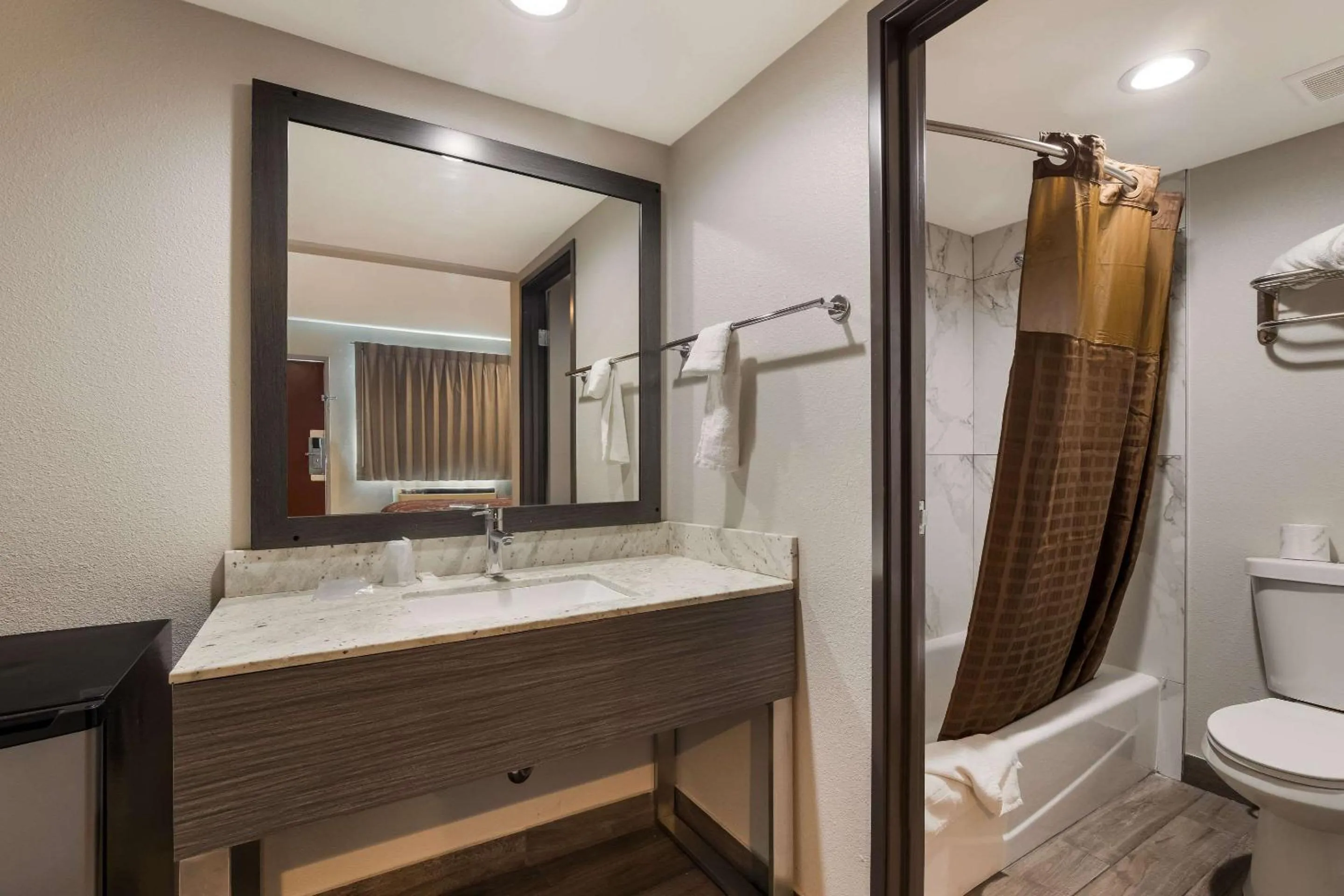 Bedroom in Rodeway Inn San Bernardino - Colton