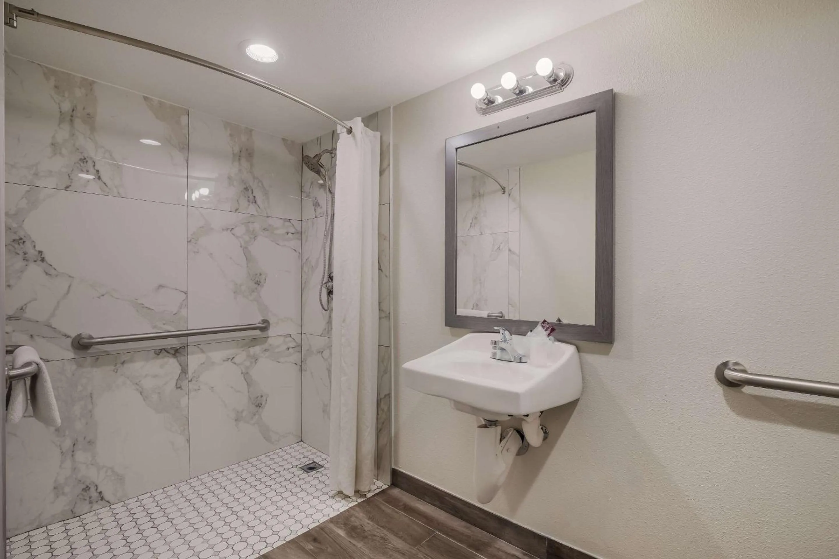 Bedroom in Rodeway Inn San Bernardino - Colton