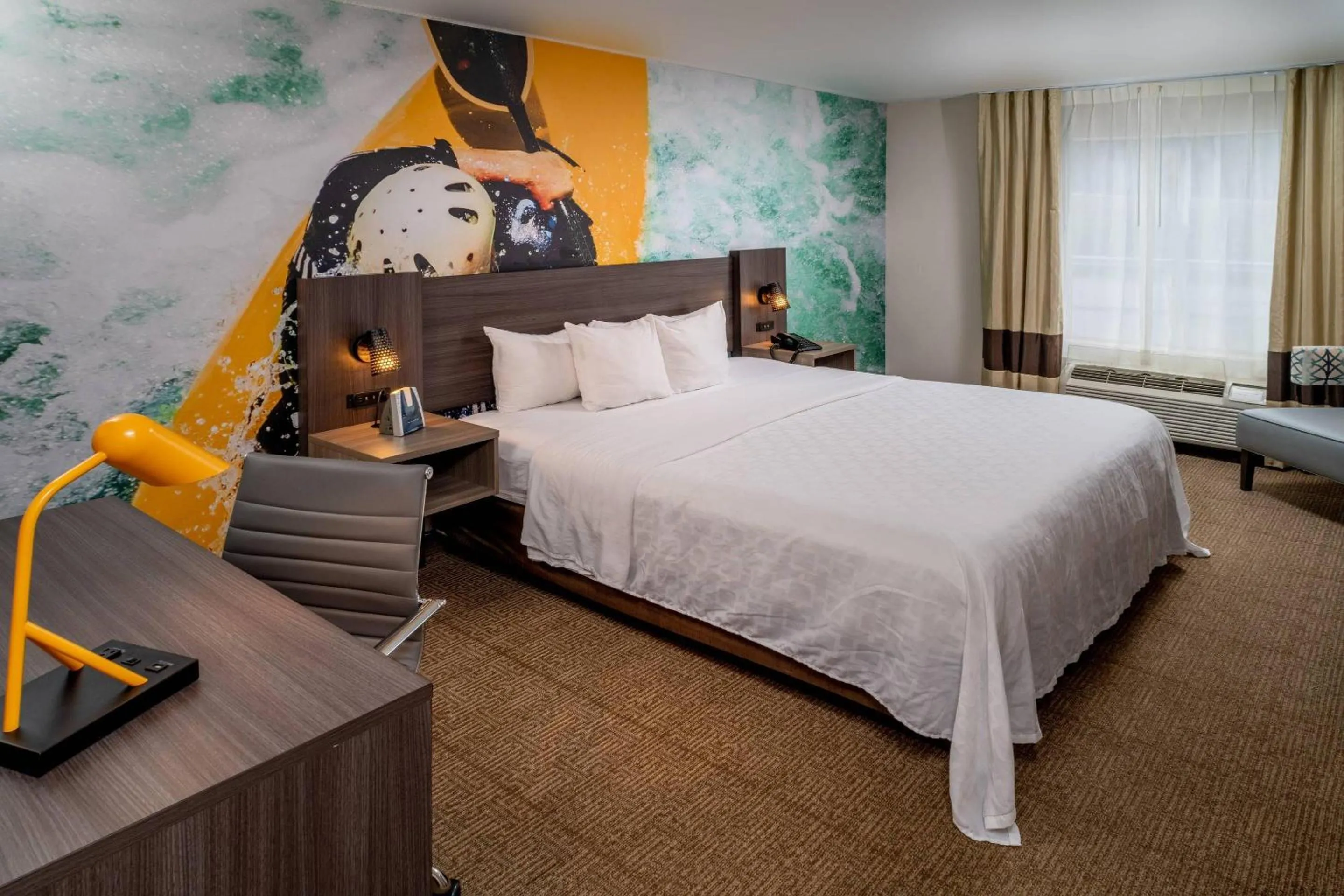 Bedroom, Bed in Clarion Pointe Beckley