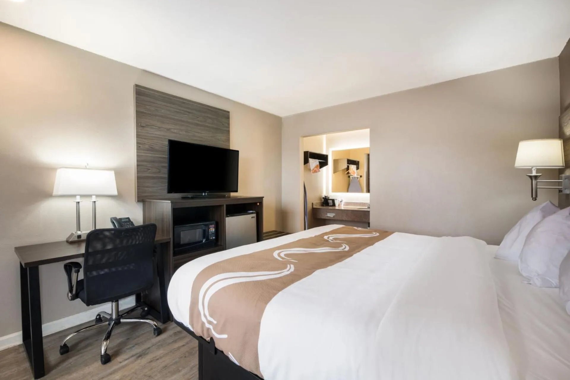 Bed in Quality Inn Gastonia East