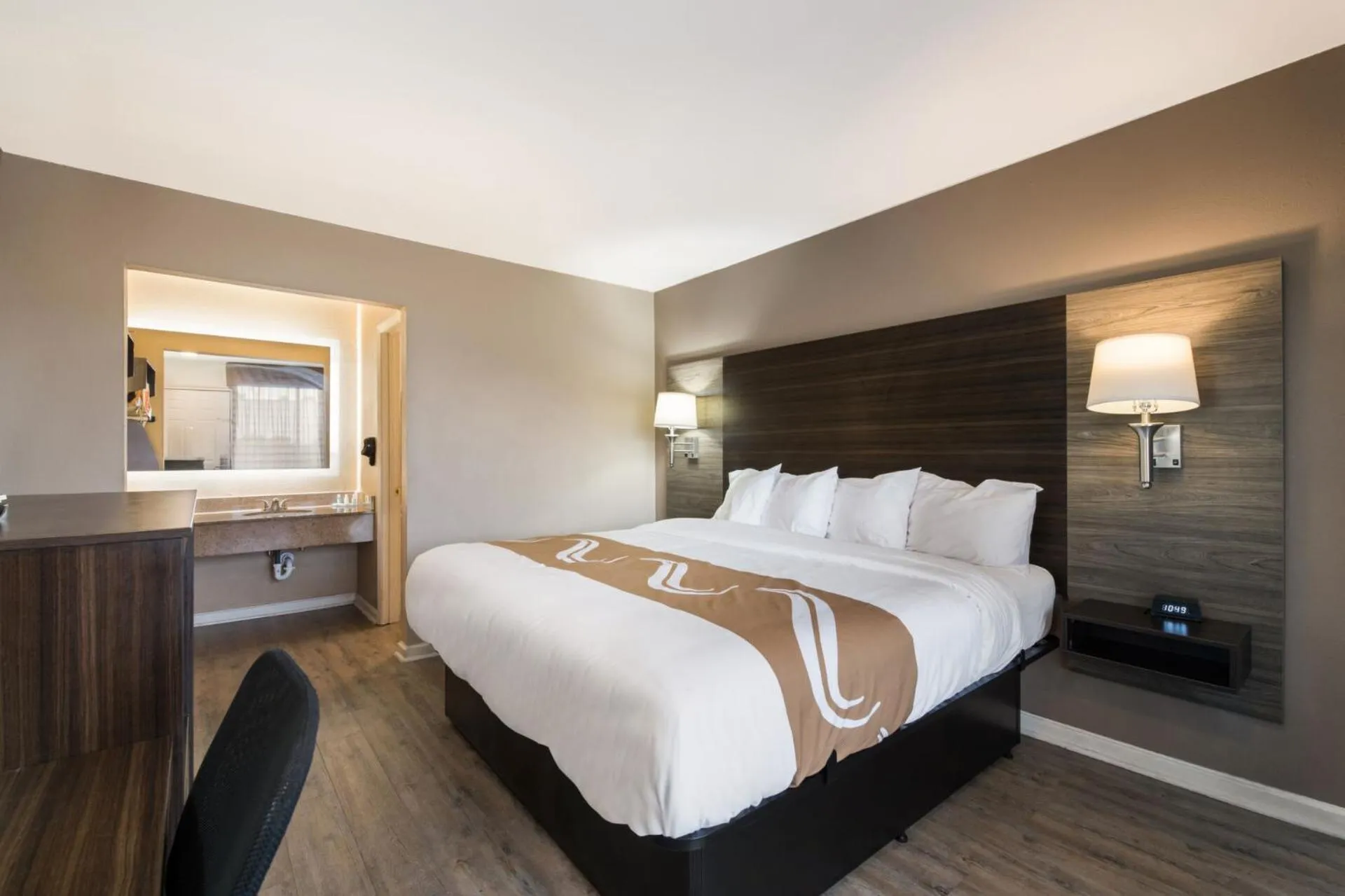 Bed in Quality Inn Gastonia East