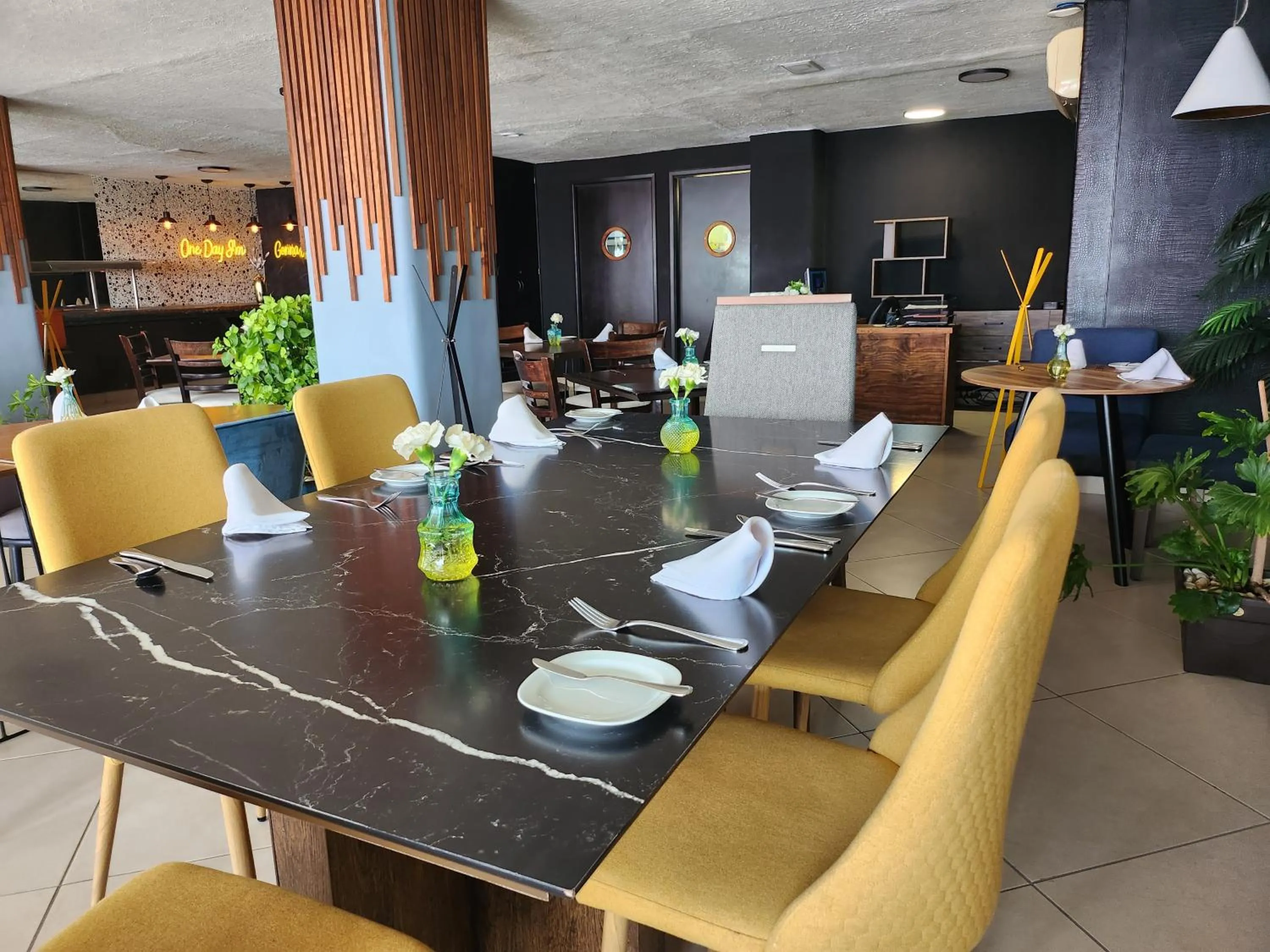 Restaurant/places to eat in Coral Princess Hotel & Dive Resort