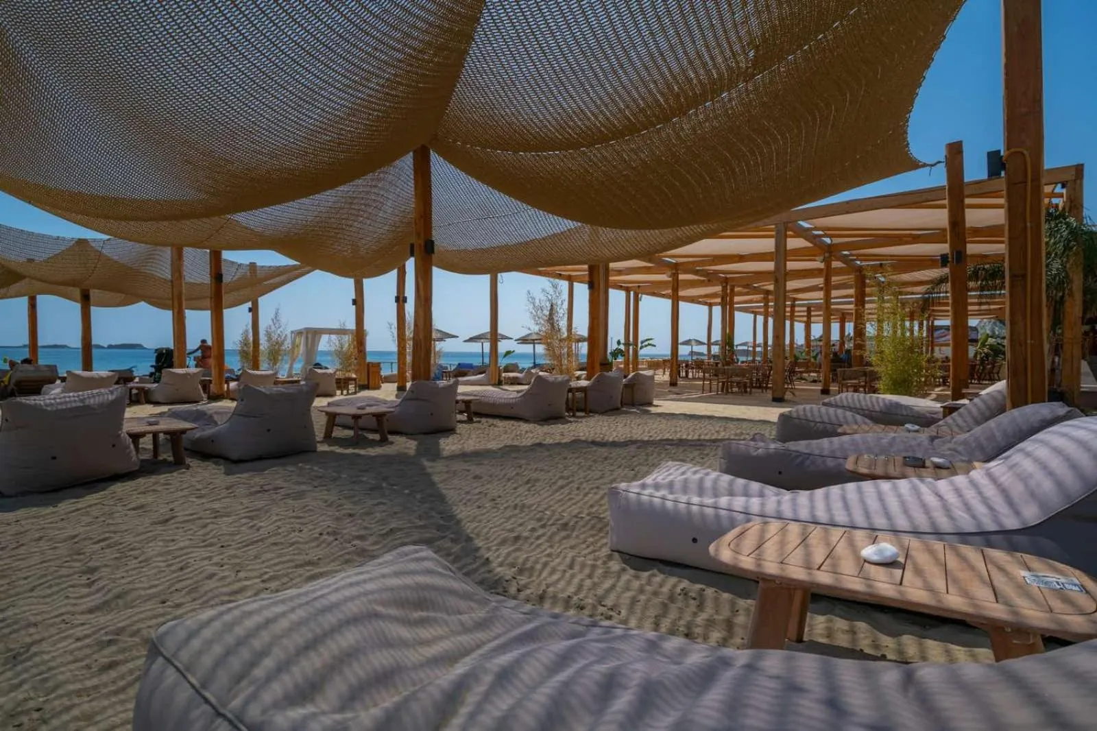 Restaurant/places to eat in Argile Resort