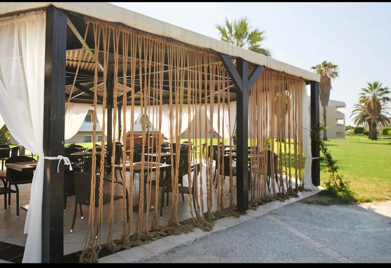 Restaurant/places to eat in Argile Resort