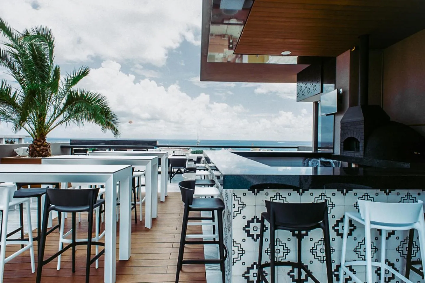 Lounge or bar in MARQUEE Playa Hotel