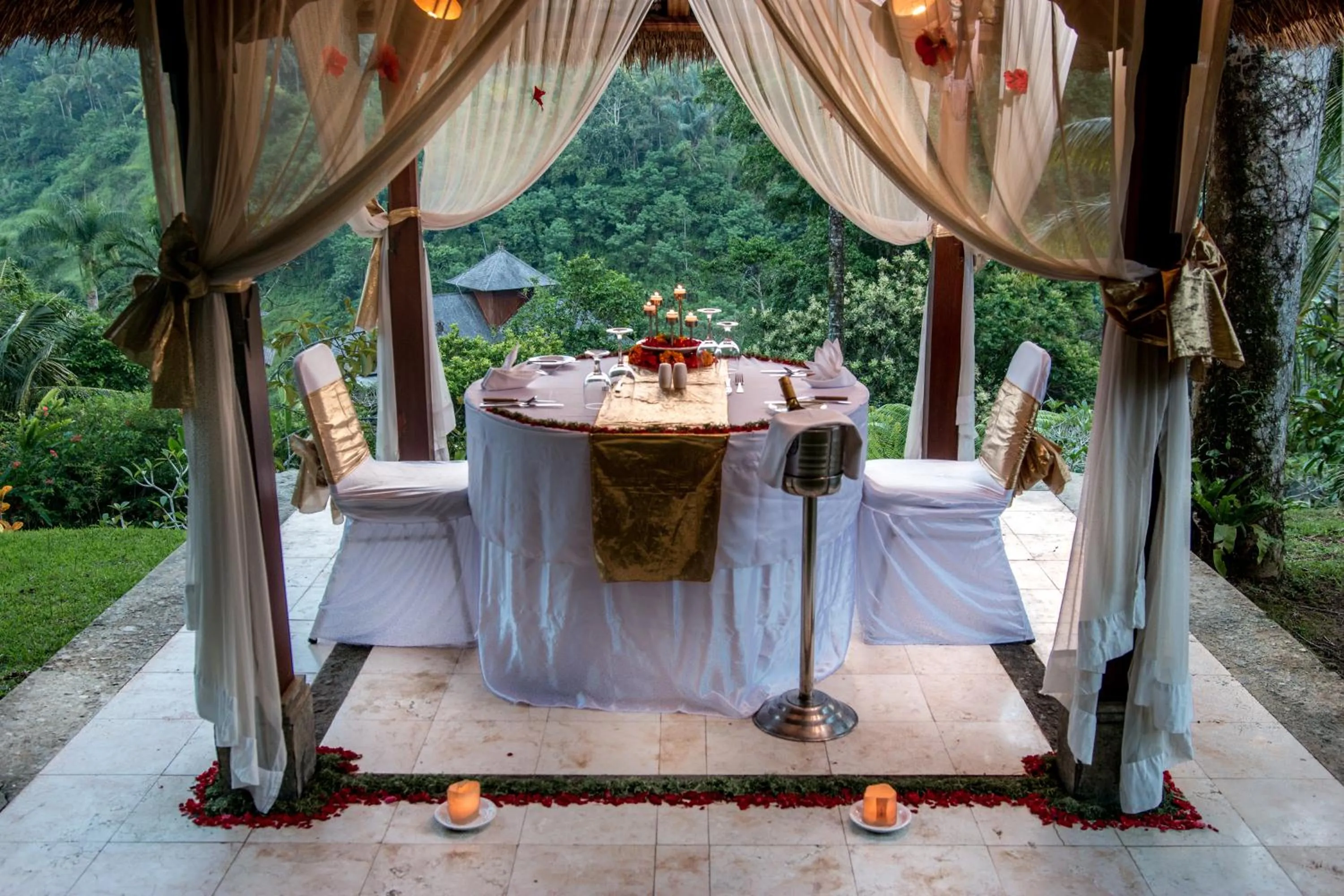 Restaurant/places to eat in The Payogan Villa Resort and Spa