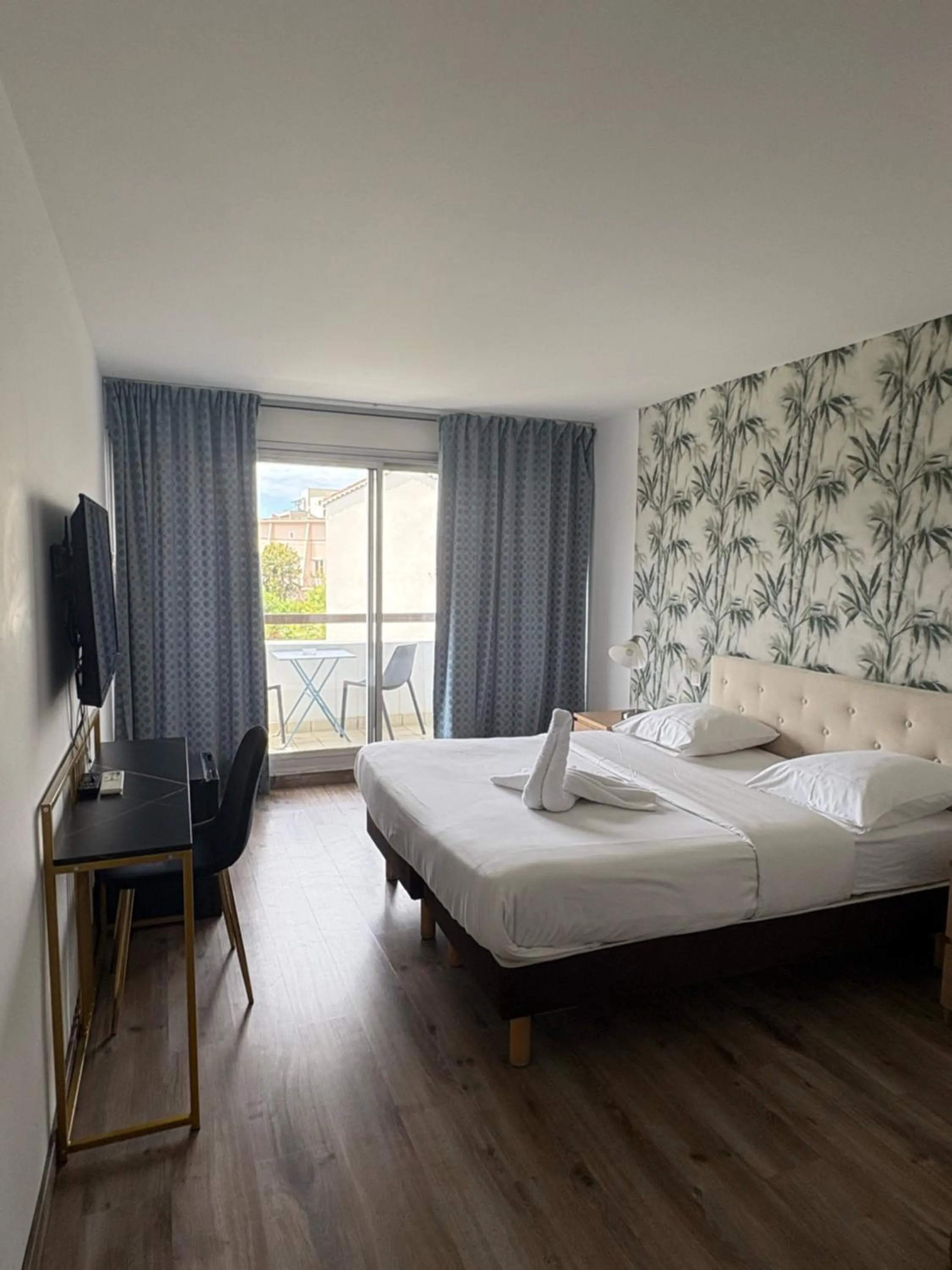 Bed in Hotel Sable Et Soleil - Port, Plage & Jacuzzi privé