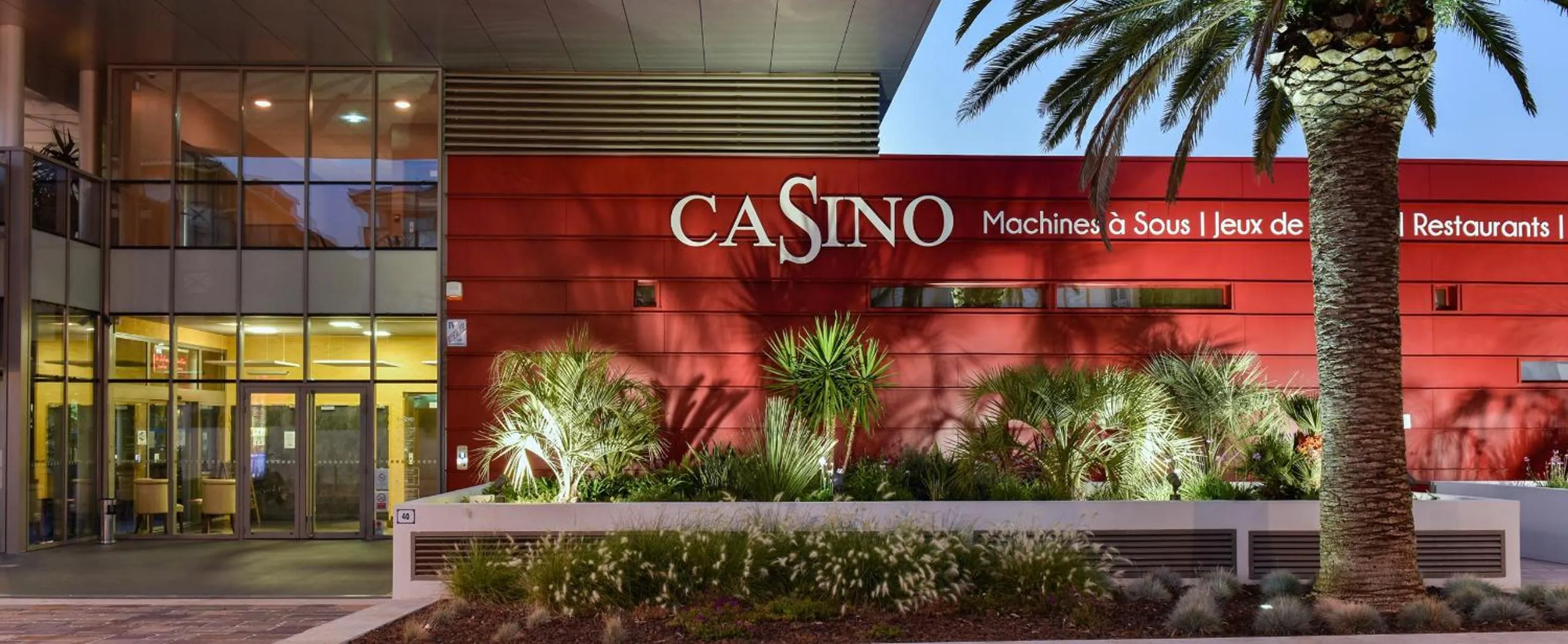 Nearby landmark in Hotel Sable Et Soleil - Port, Plage & Jacuzzi privé